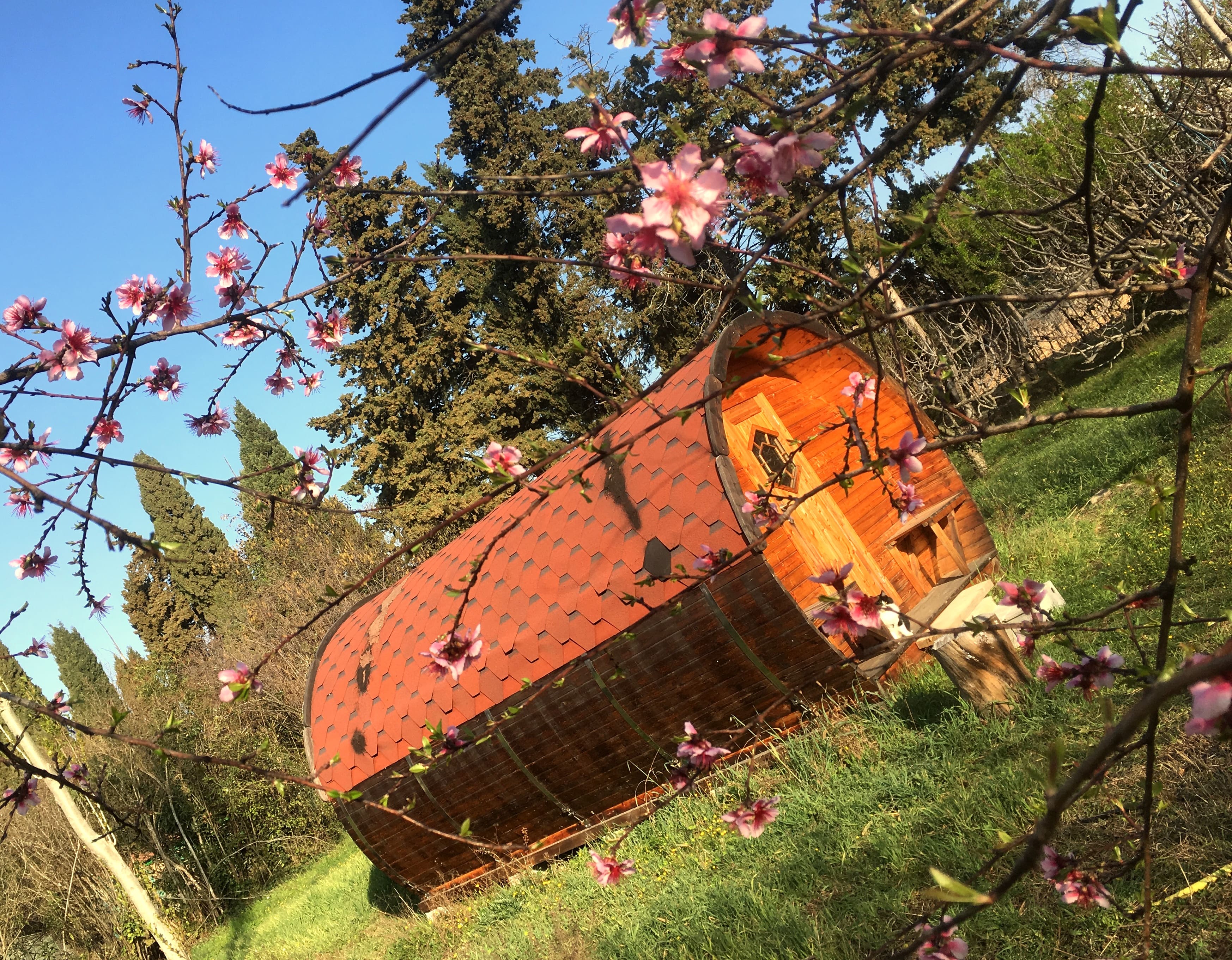 Le Tonneau du Nid'Oiselet — Hébergement insolite avec spa en Vaucluse à Fontaine-de-Vaucluse — vue intérieure