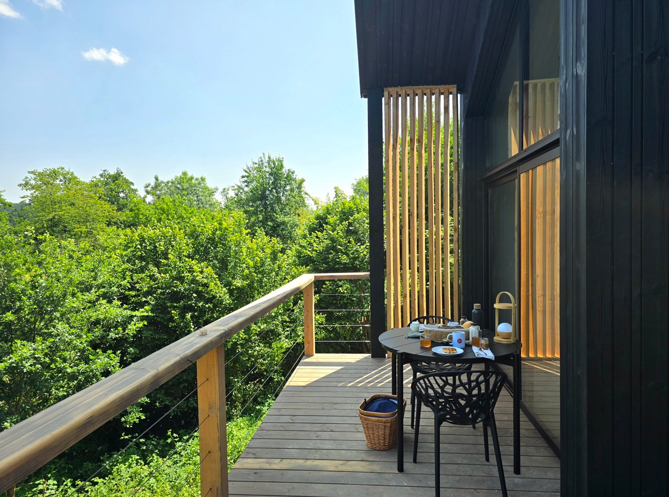 Cabane Petite Ourse & Spa : une évasion en hauteur à Cunlhat — salle de bain