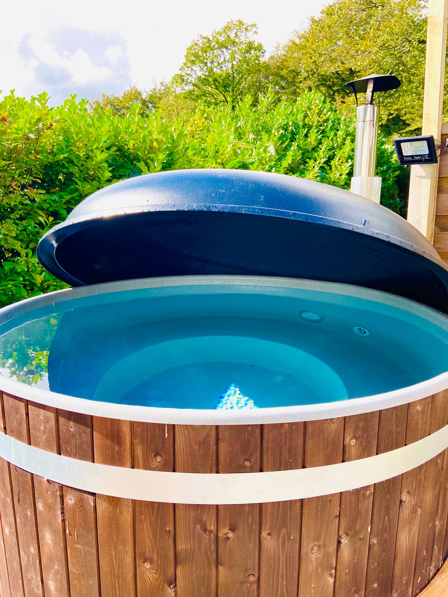 Chalet-Lodge & Spa : une cabane immersive en Basse-Normandie à Saint-Sever-Calvados — cuisine