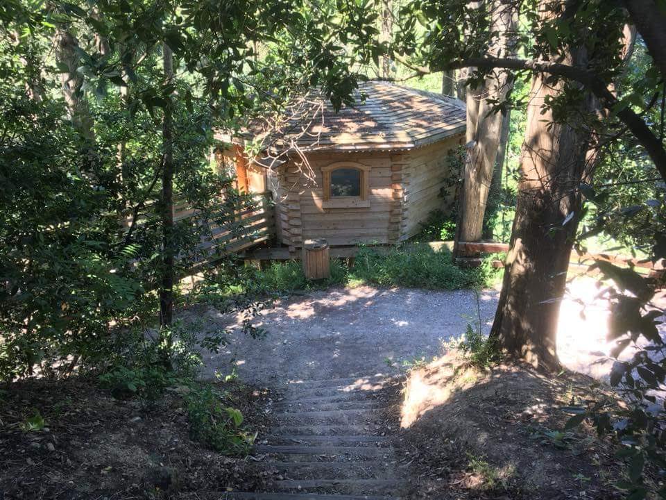 Cabane Cassine : une expérience suspendue en Languedoc-Roussillon à Villalier — vue depuis la terrasse
