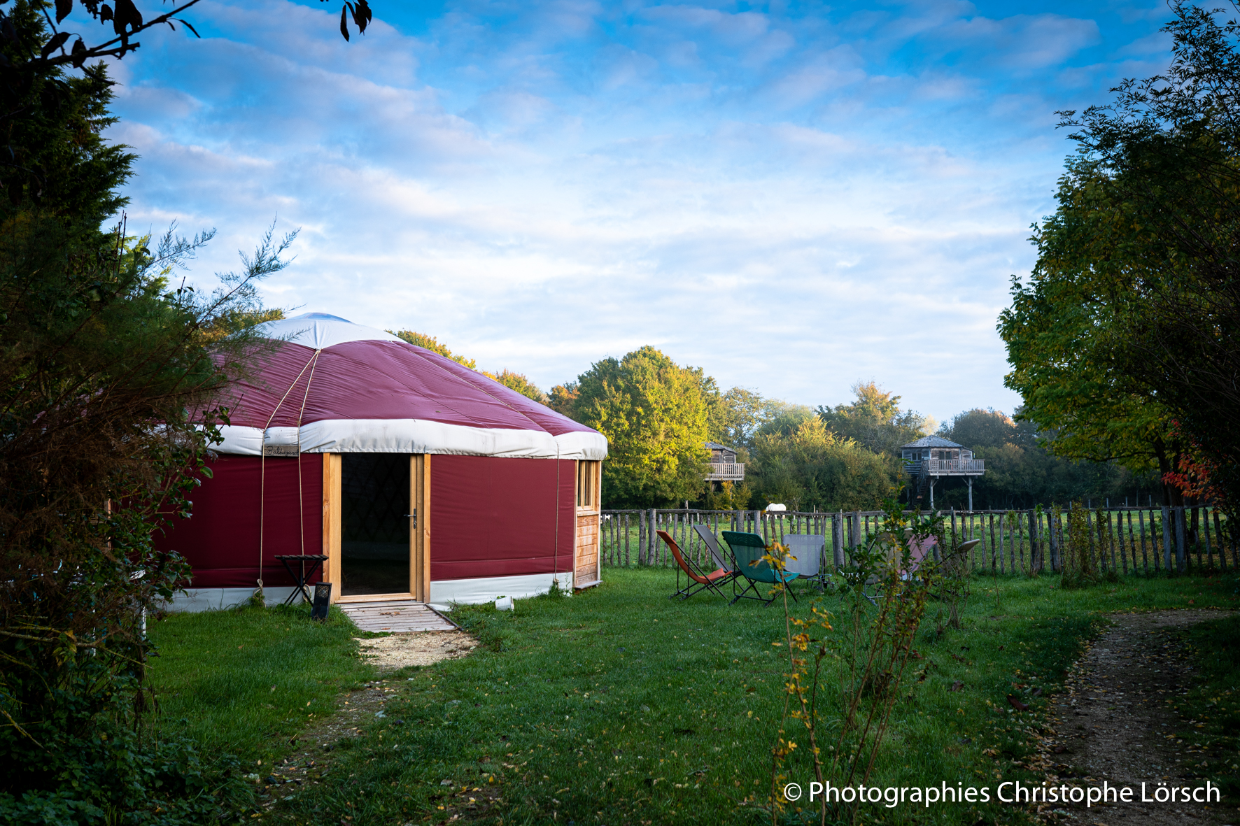 Une yourte familiale au cœur de la nature en Centre-Val de Loire à Batilly-En-Puisaye — vue depuis la terrasse