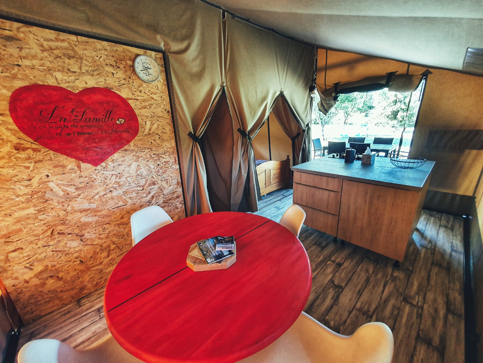 Tente Lodge Cerise : une immersion au cœur de la nature