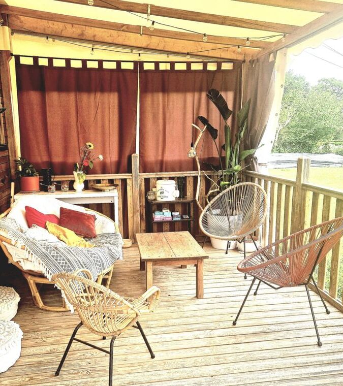 La tiny house sous les étoiles — Nuit cosy avec baignoire à Morbihan à Saint-Jean-Brévelay — vue intérieure