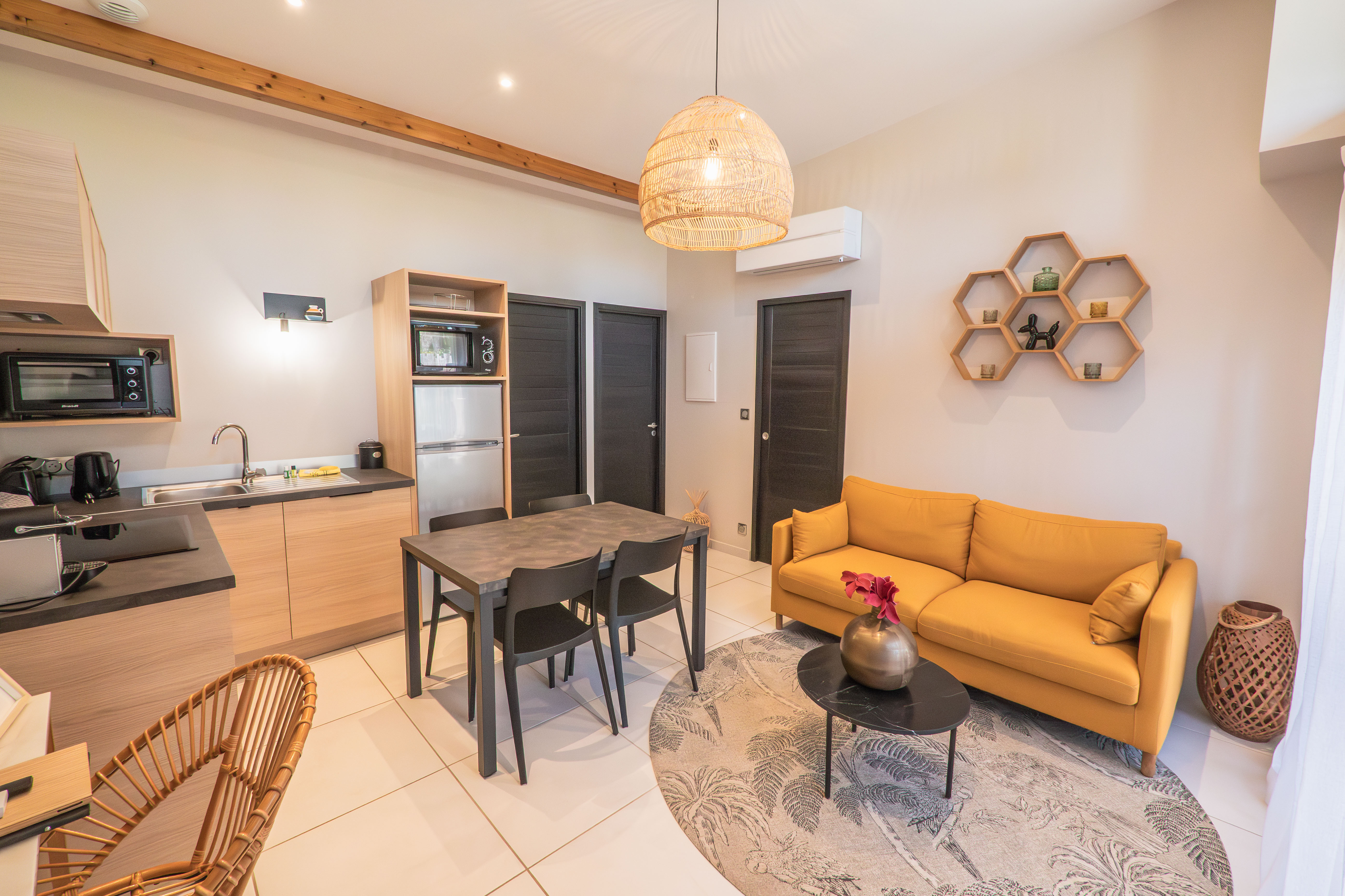 Ecolodge avec spa : une évasion sensorielle en Aveyron à Saint-Affrique — vue intérieure