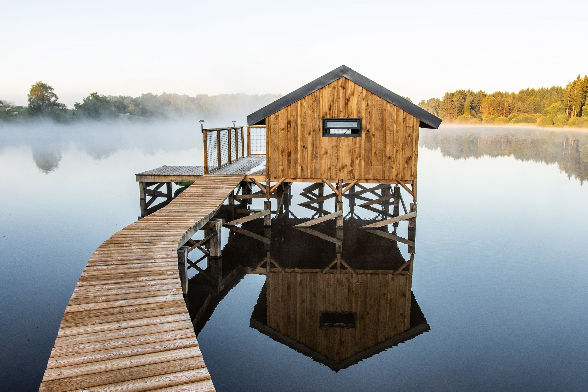 Cabane sur l'eau Busard : une immersion en Limousin à Flayat — vue intérieure