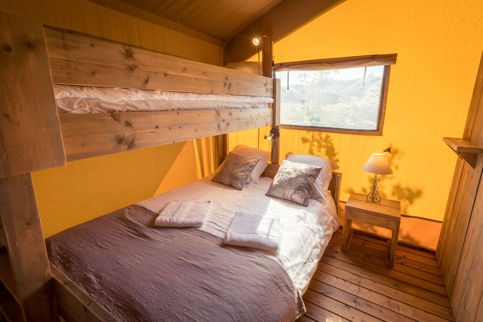 Tente Lodge la Briande : une immersion en pleine nature à Saires — vue depuis la terrasse