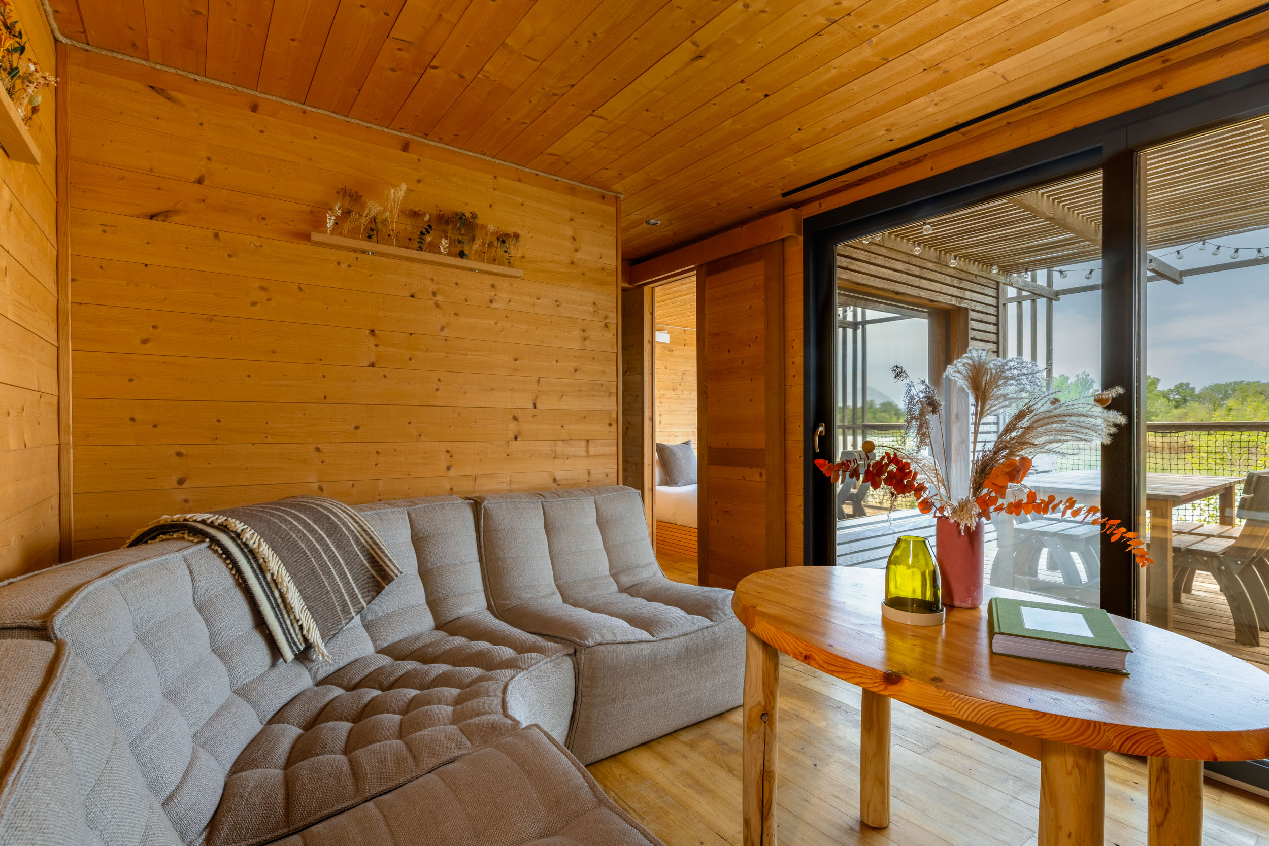 Cabane Spa Innocence : une expérience suspendue en pleine nature à Sorgues — détail architectural