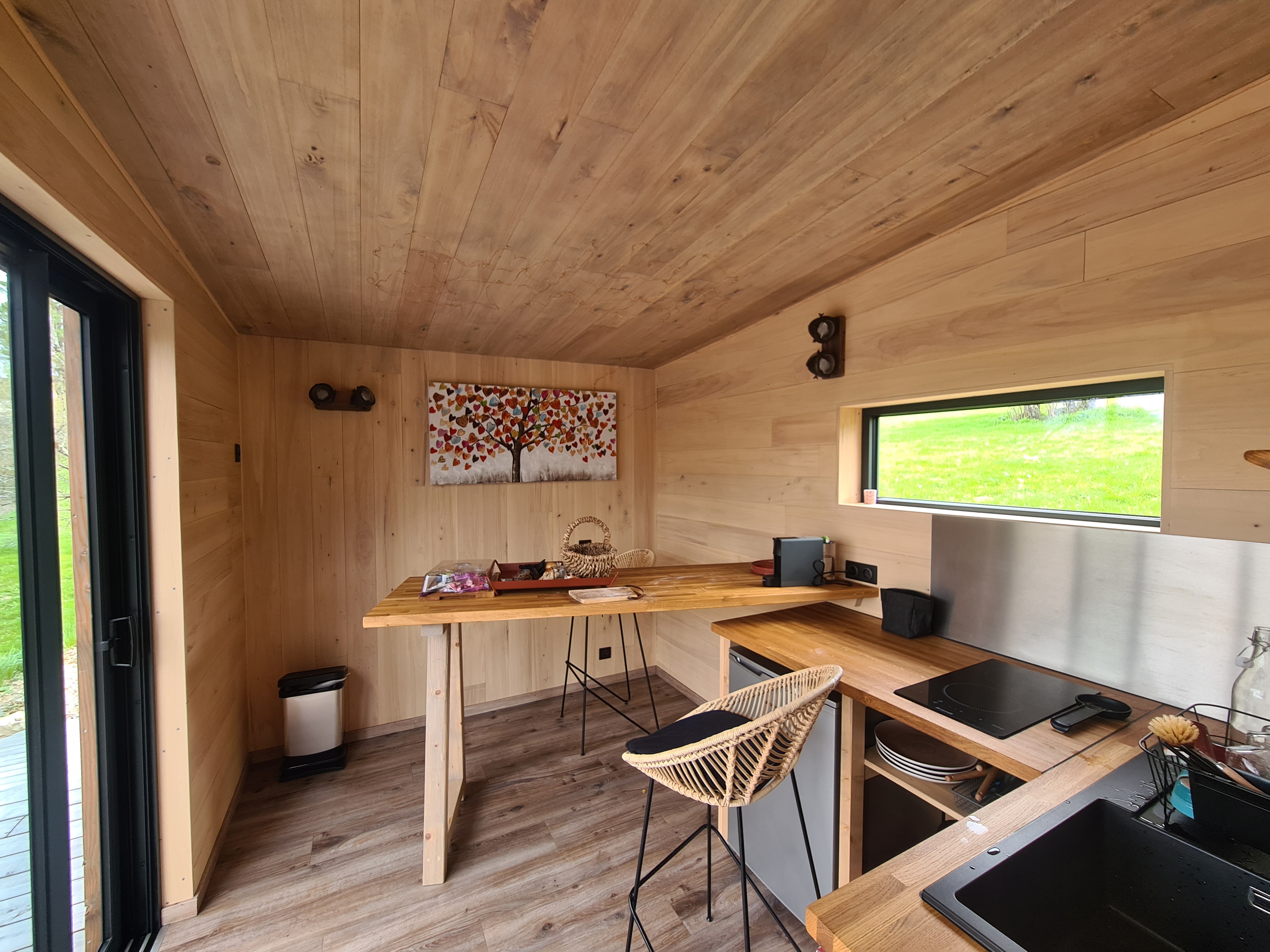 La Cabane du Bas & Spa : une évasion sur pilotis en Midi-Pyrénées à Labastide-Gabausse — salle de bain