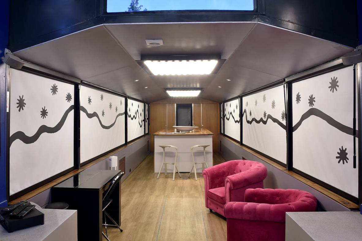 Amours : Le D'Ô, un bateau insolite en Loire-Atlantique à Nantes — salle de bain