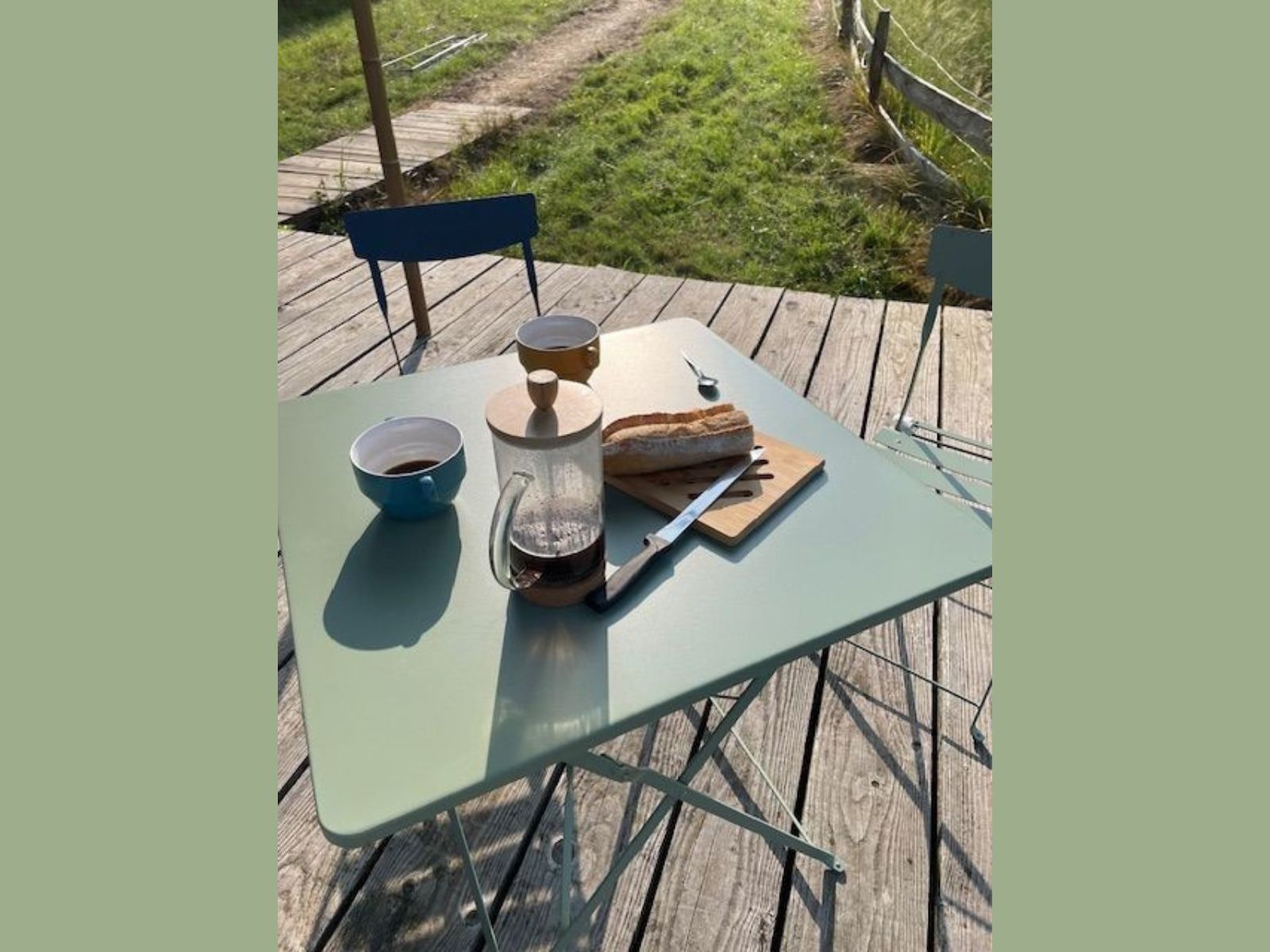 La cabane L'insolite Tanière — Séjour relaxant avec spa à Gers à Riguepeu — vue depuis la terrasse