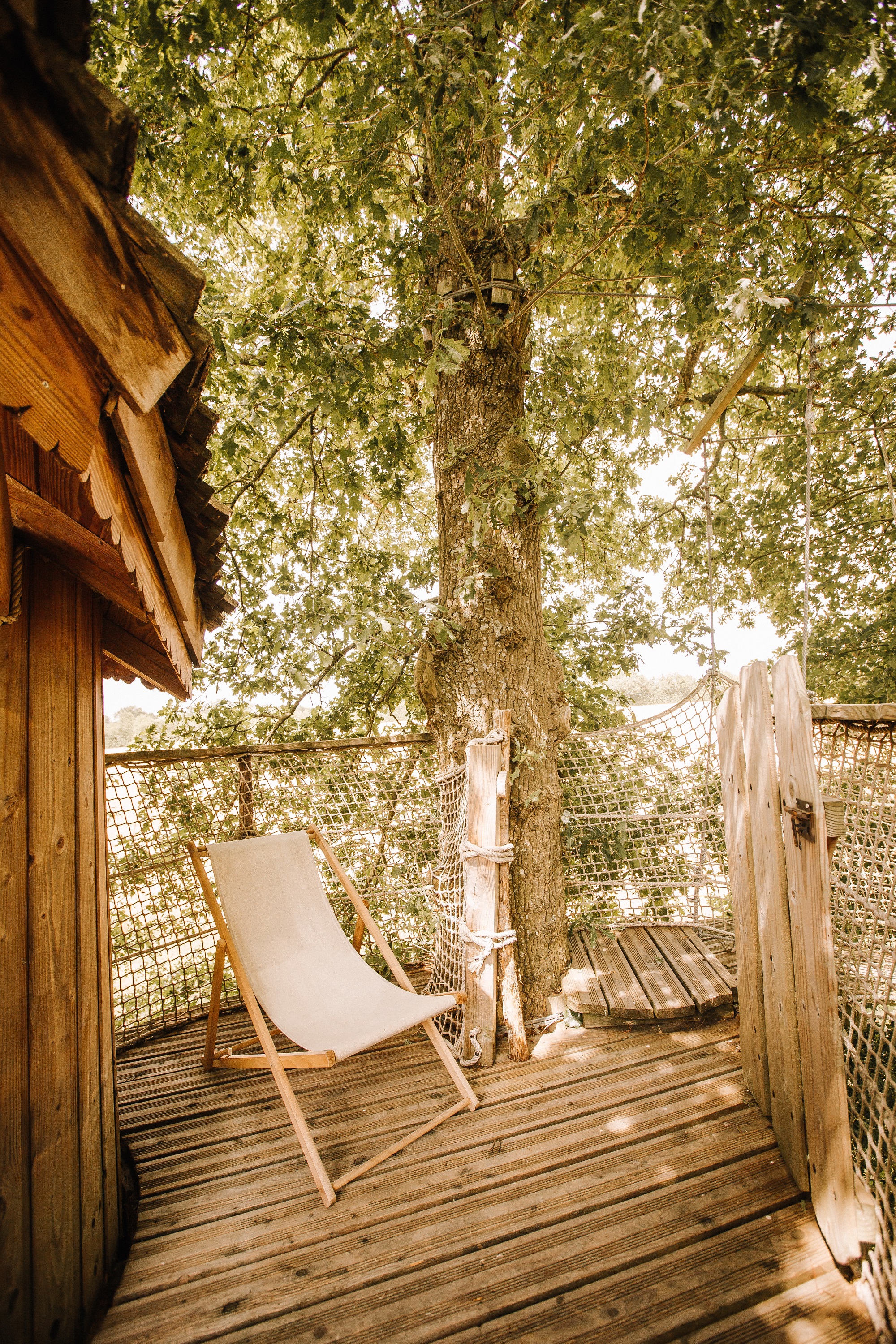 Cabane de l'Oural : une échappée sur pilotis en pleine nature à Pommerieux — espace de vie