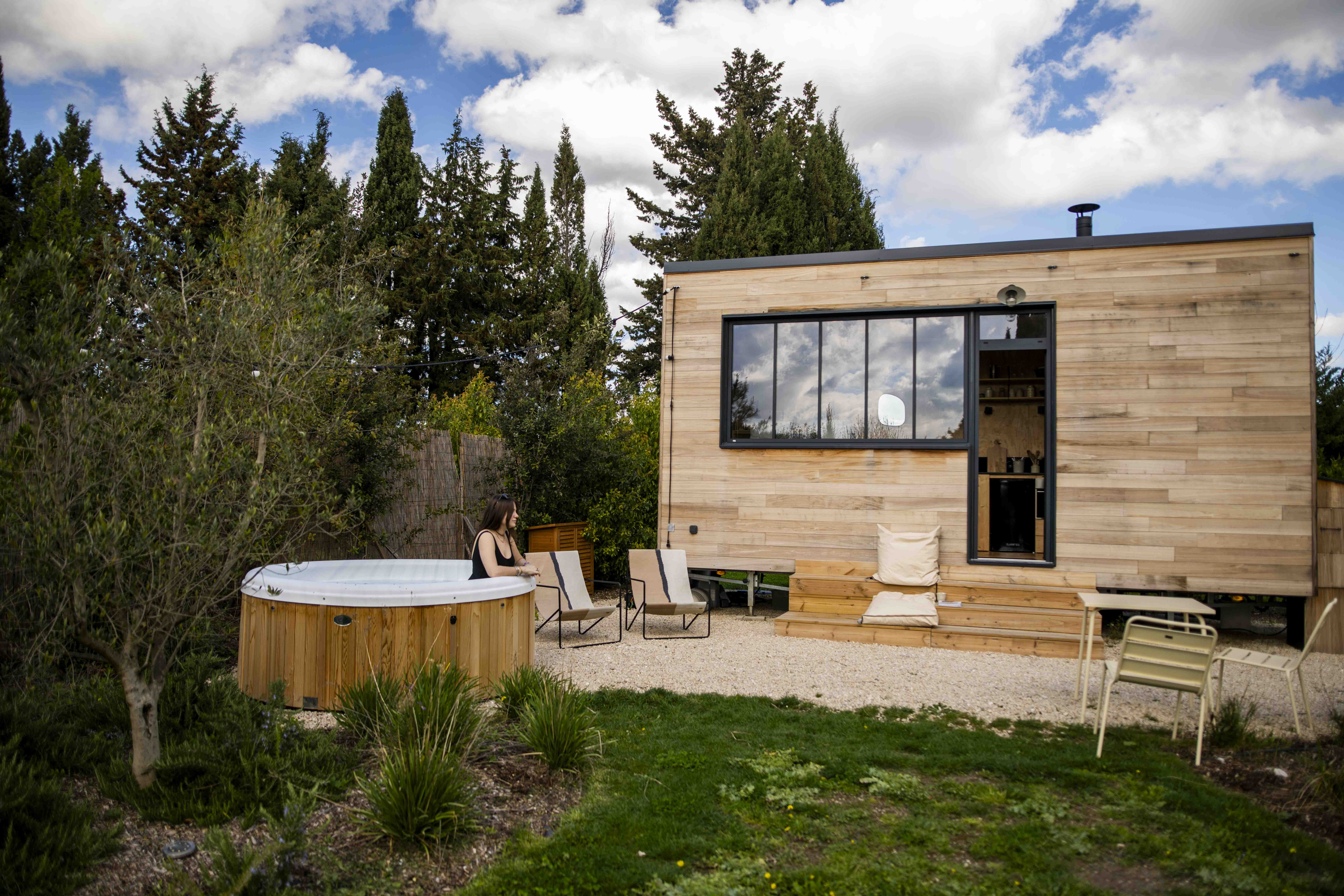 L'Atelier Tiny House — Détente avec Spa à Bouches-du-Rhône à Saint-Chamas — salle de bain