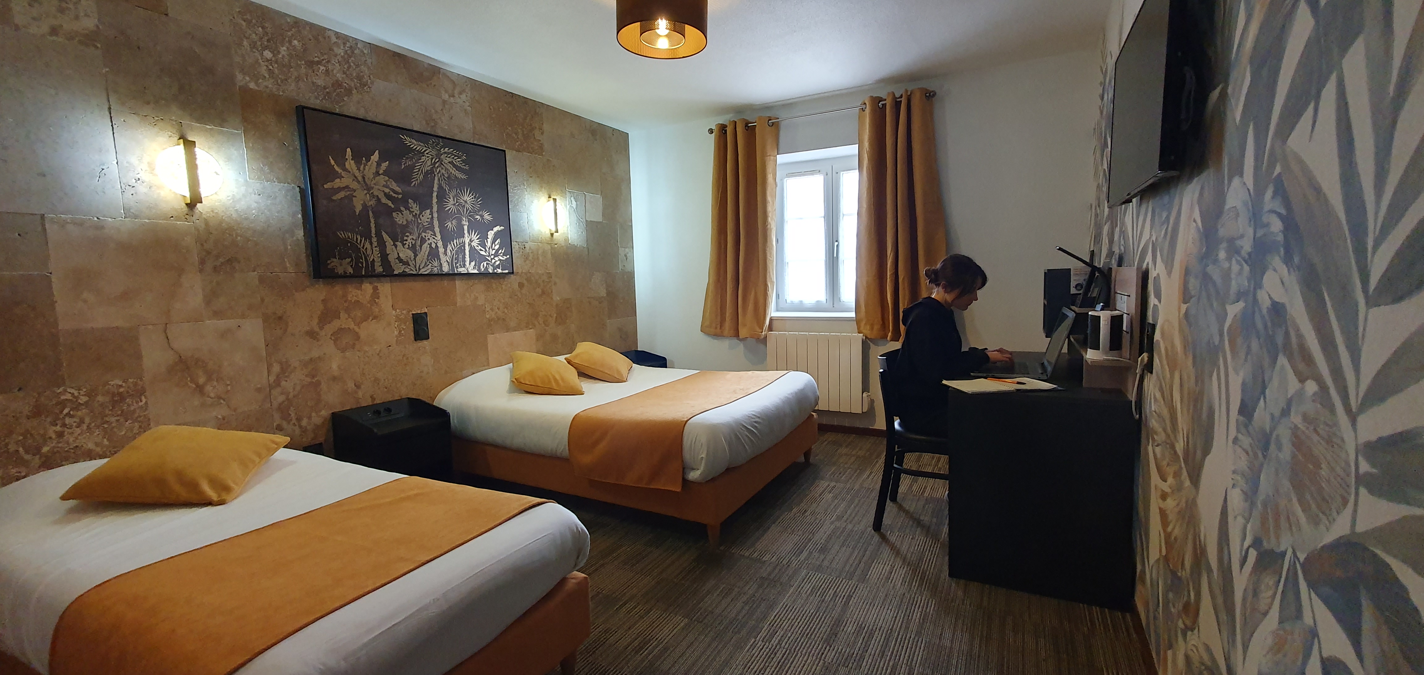 Chambre du Moulin - Triple — Séjour avec spa à Ain à Druillat — vue intérieure
