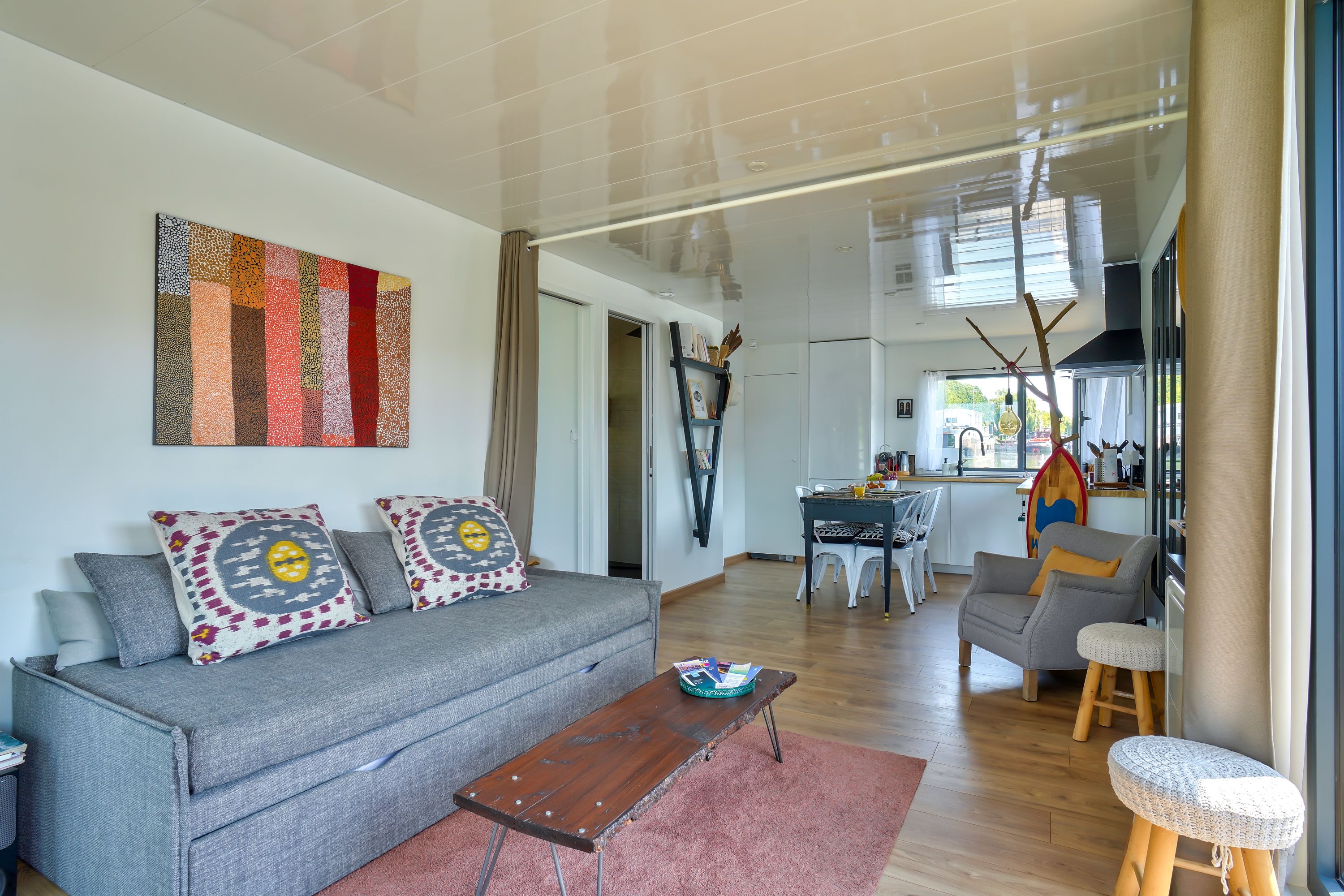 WeStay — Péniche avec vue sur la Seine à Yvelines à Meulan-en-Yvelines — espace de vie