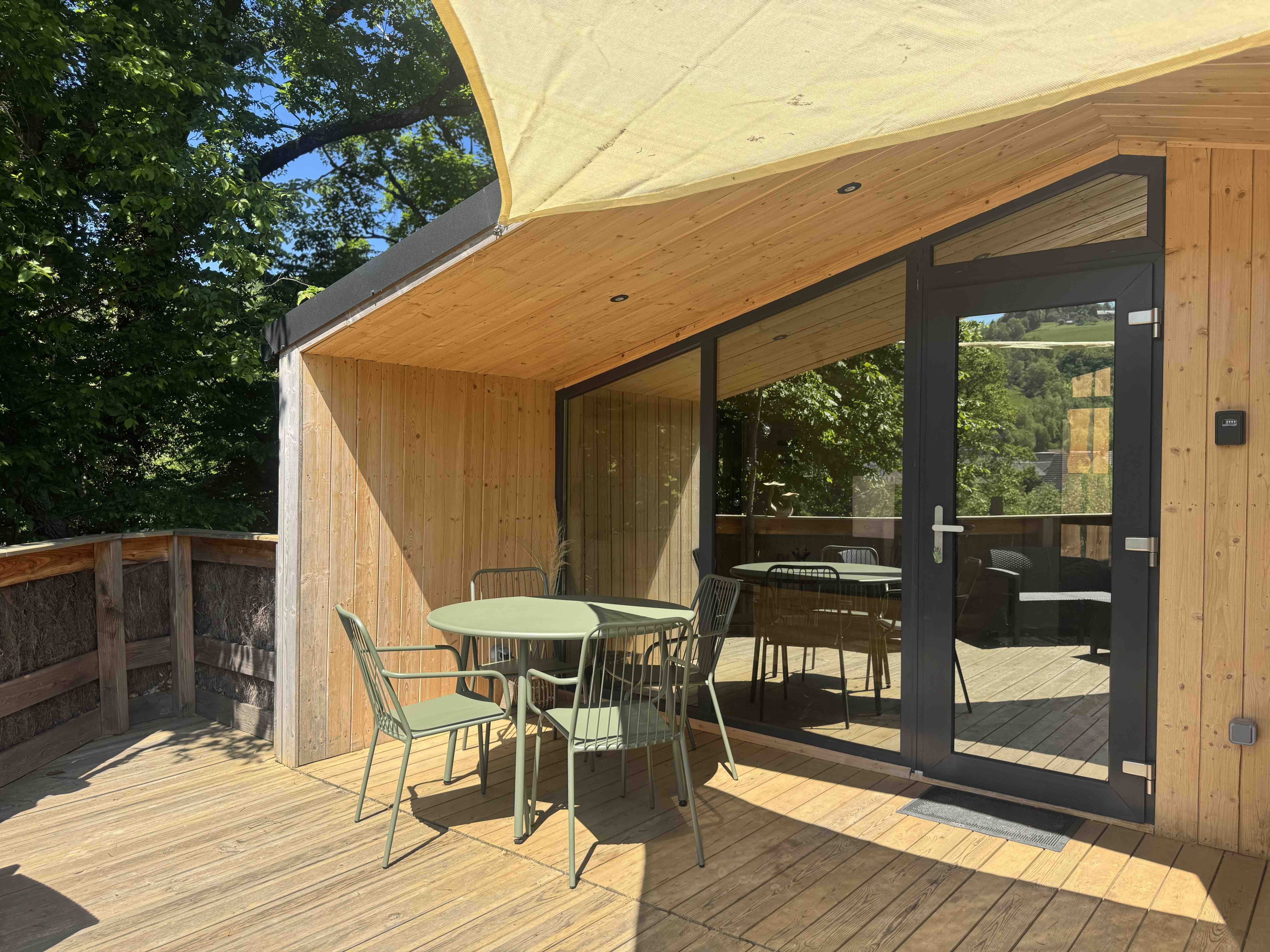 La Maison Cassiopée : une cabane avec bain nordique en Alsace à Orbey — vue intérieure