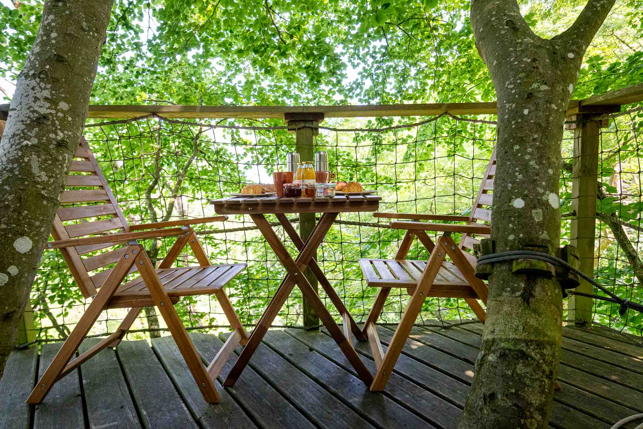 Cabane Epervier — Nuit perchée à 20m dans les arbres en Calvados à Valambray — chambre
