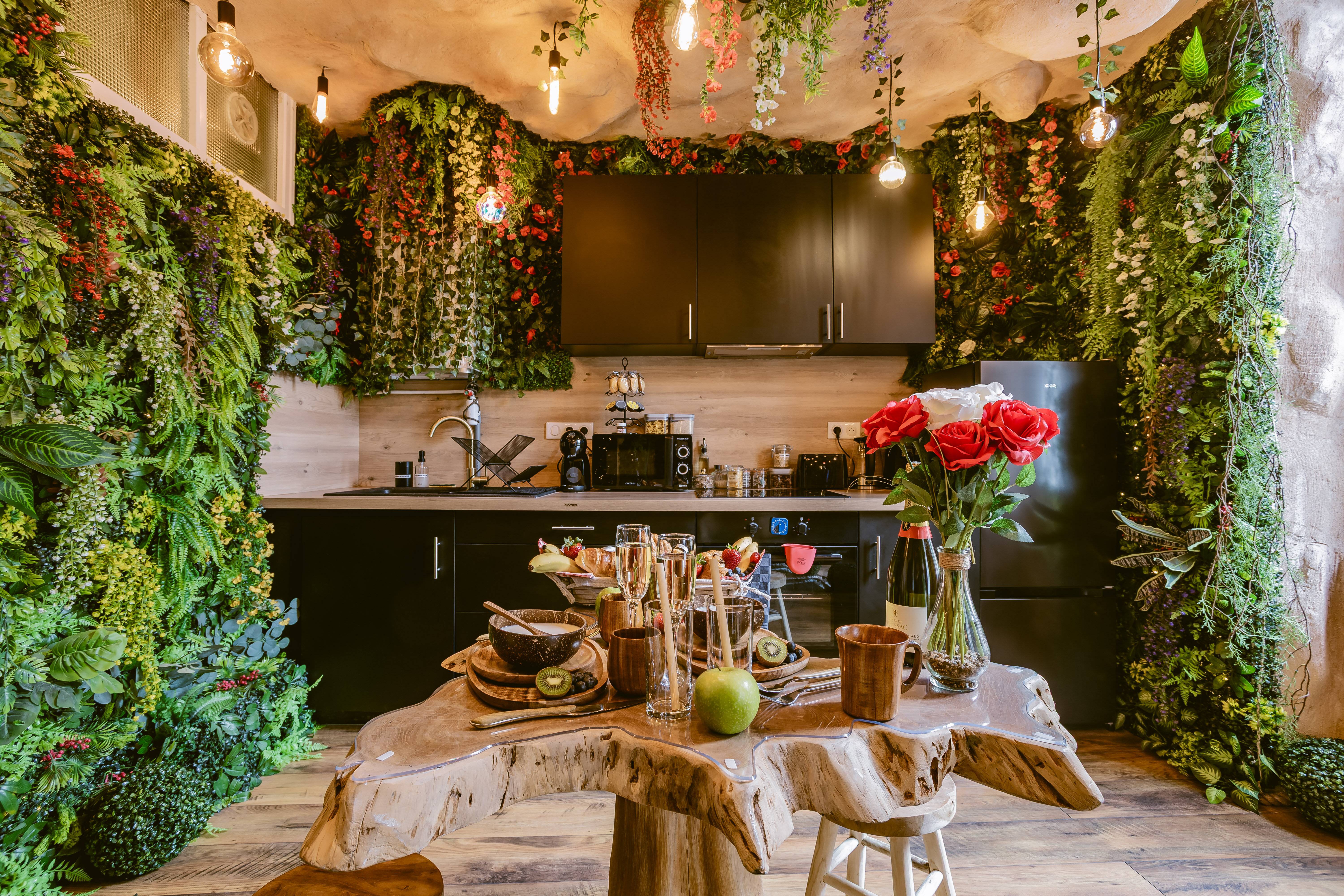La Jungle Room & Spa — Chambre à thème tropicale en Dordogne à Coursac — espace de vie