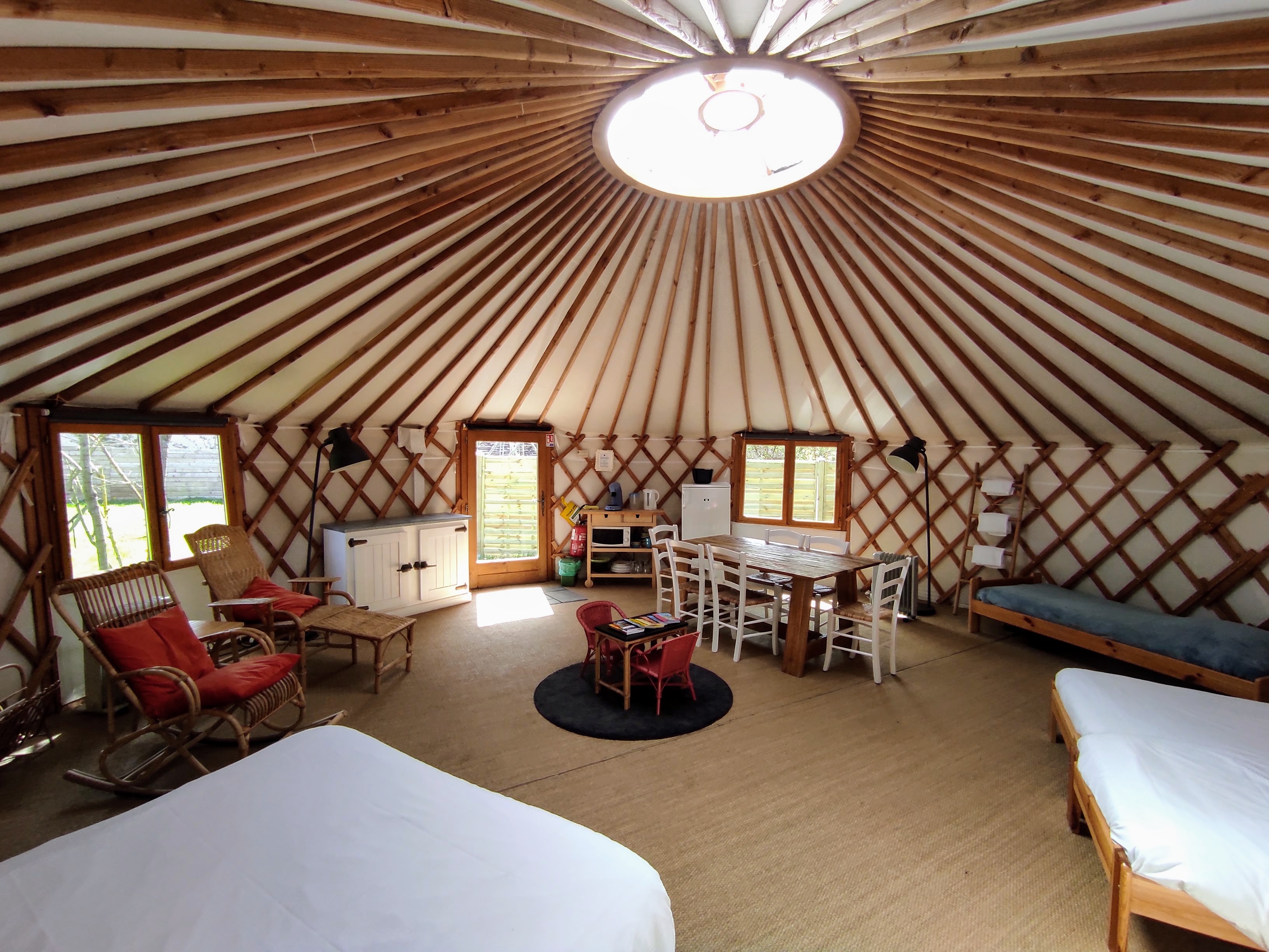 Une yourte familiale au cœur de la nature en Centre-Val de Loire à Batilly-En-Puisaye — détail architectural