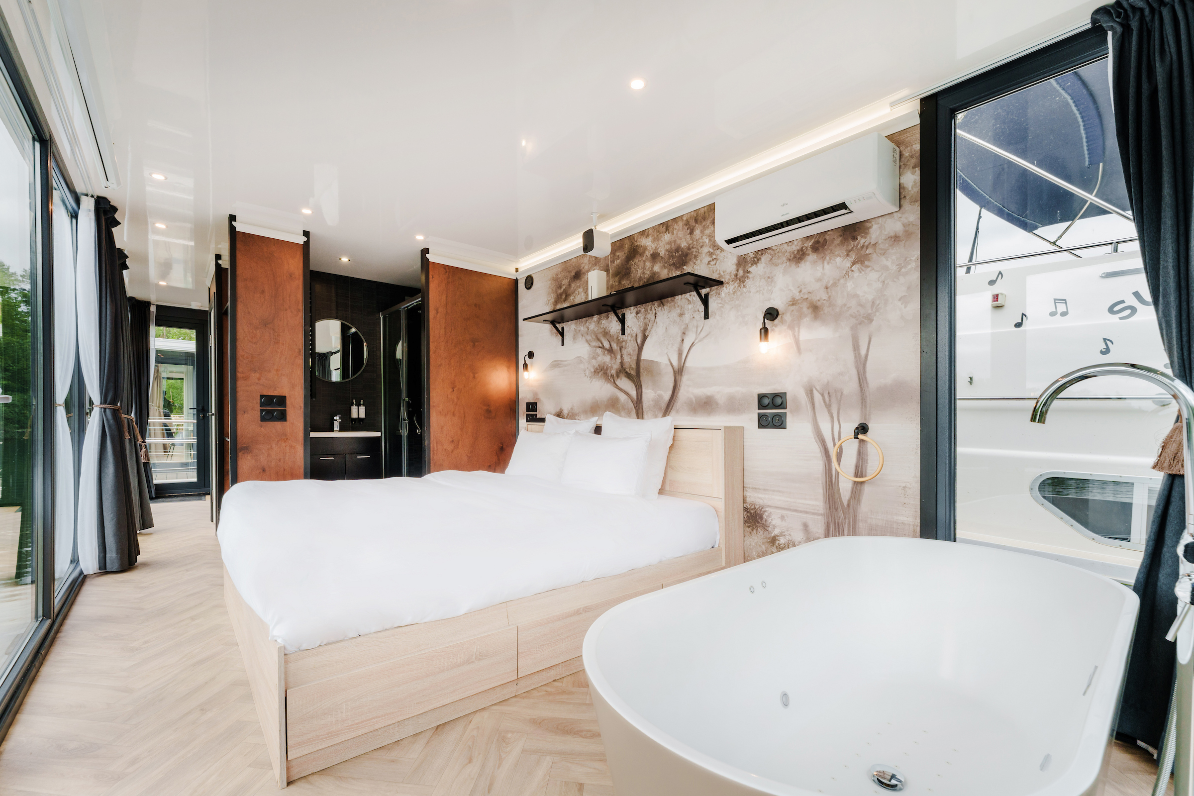 La Gabrielle & Balnéo : une expérience unique sur l'eau à Saint Fargeau Ponthierry — espace de vie