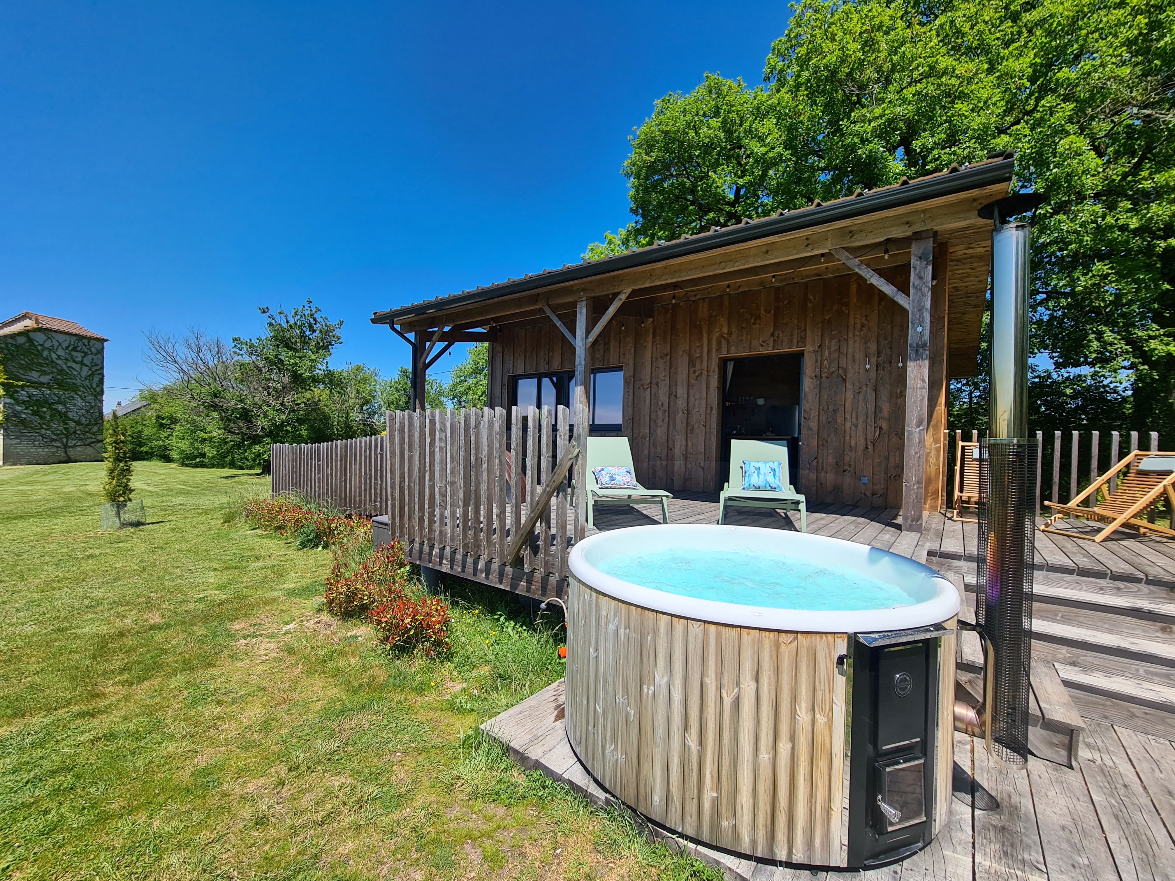 La Cabane du Haut & Spa : une expérience suspendue en Midi-Pyrénées à Labastide-Gabausse — chambre