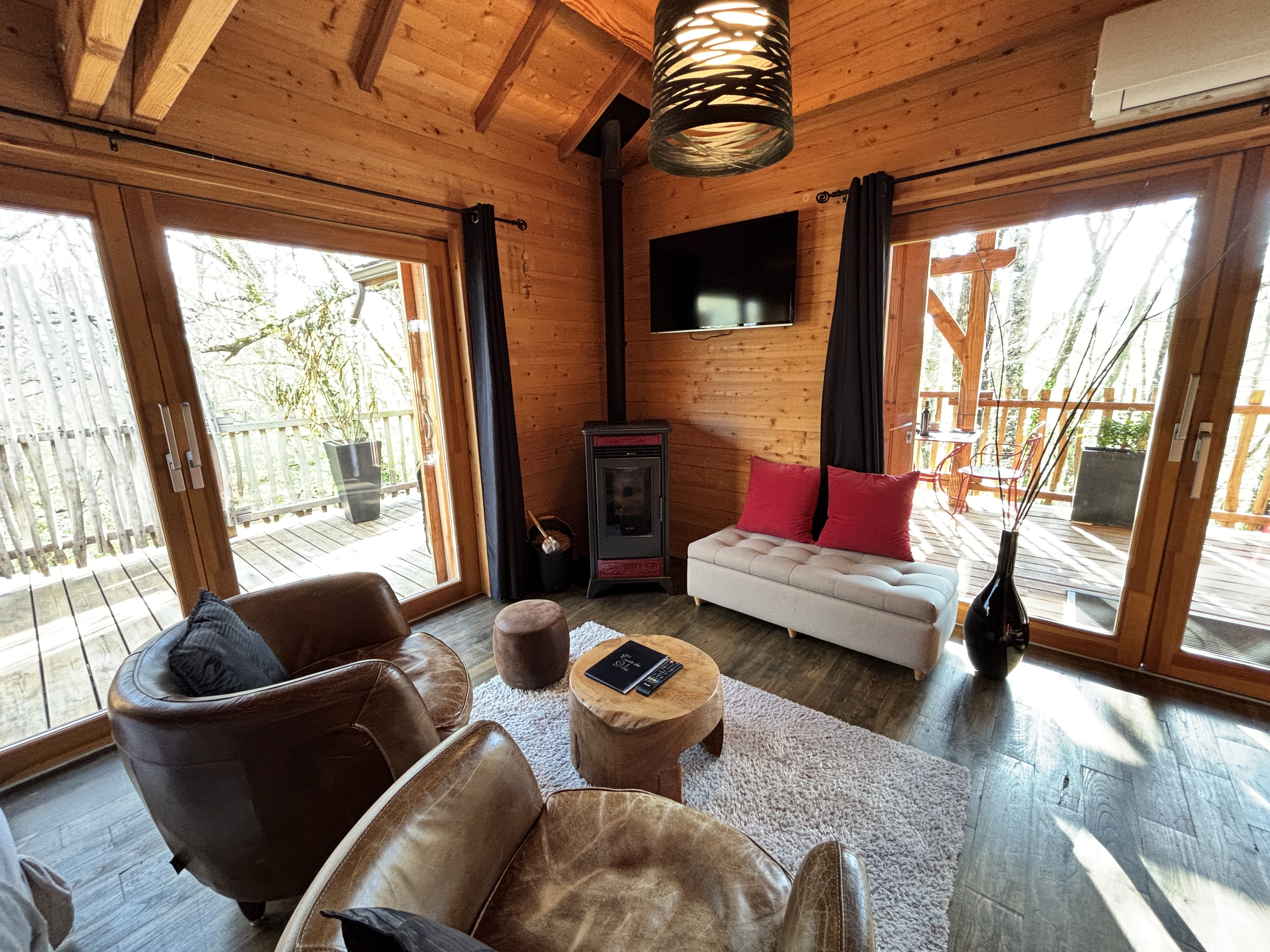Lodge Vigne & Spa — Cabane dans les arbres avec spa à 5m en Gironde à Gironde-sur-Dropt — vue depuis la terrasse