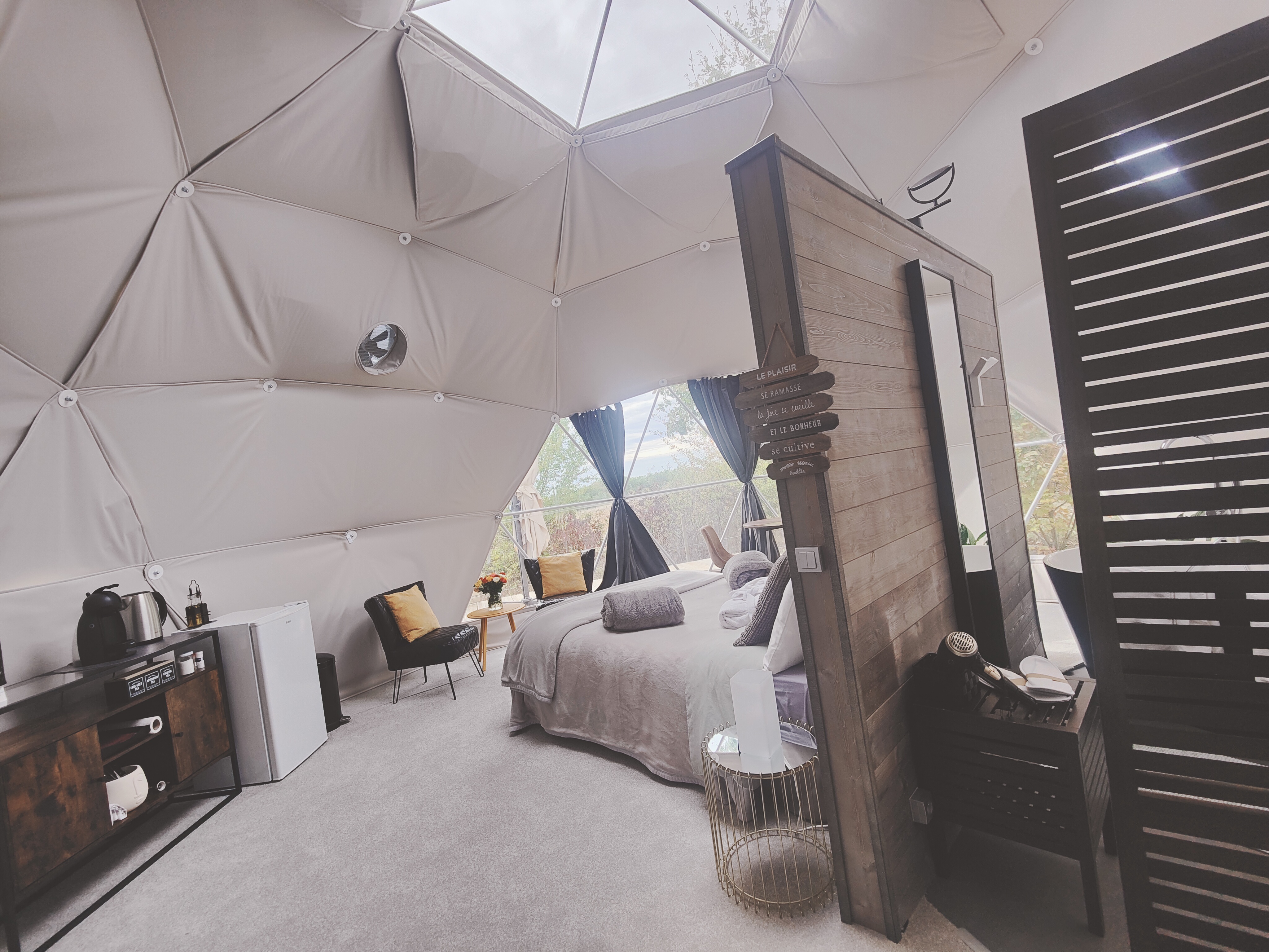 Dôme Évasion — Nuit étoilée avec spa à Lot-et-Garonne à Agen — détail architectural