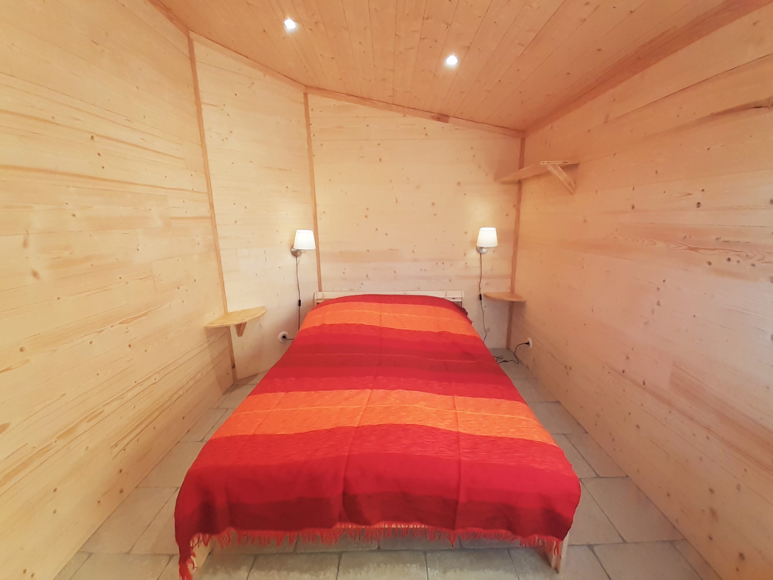 Chalet Prairie avec vue sur lac : une évasion en Auvergne à Condat-En-Combraille — chambre