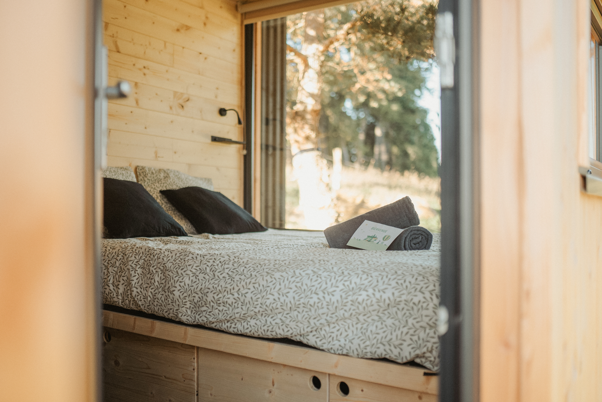 Homnest - L'Instant Sauvage — Tiny House avec vue cimes à Riotord à Riotord — vue depuis la terrasse