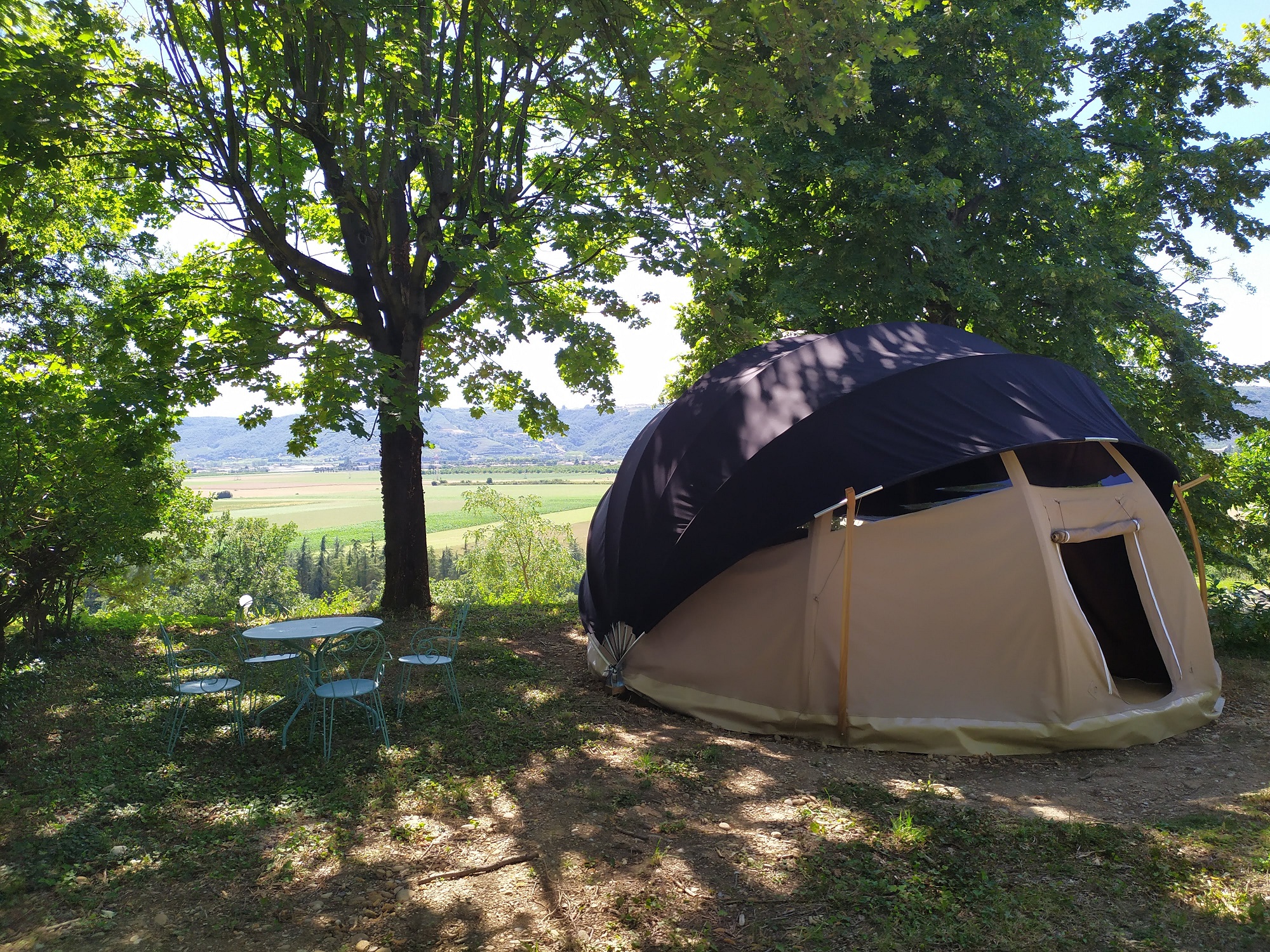 Évasion dans une bulle panoramique familiale en Rhône-Alpes à Albon — cuisine