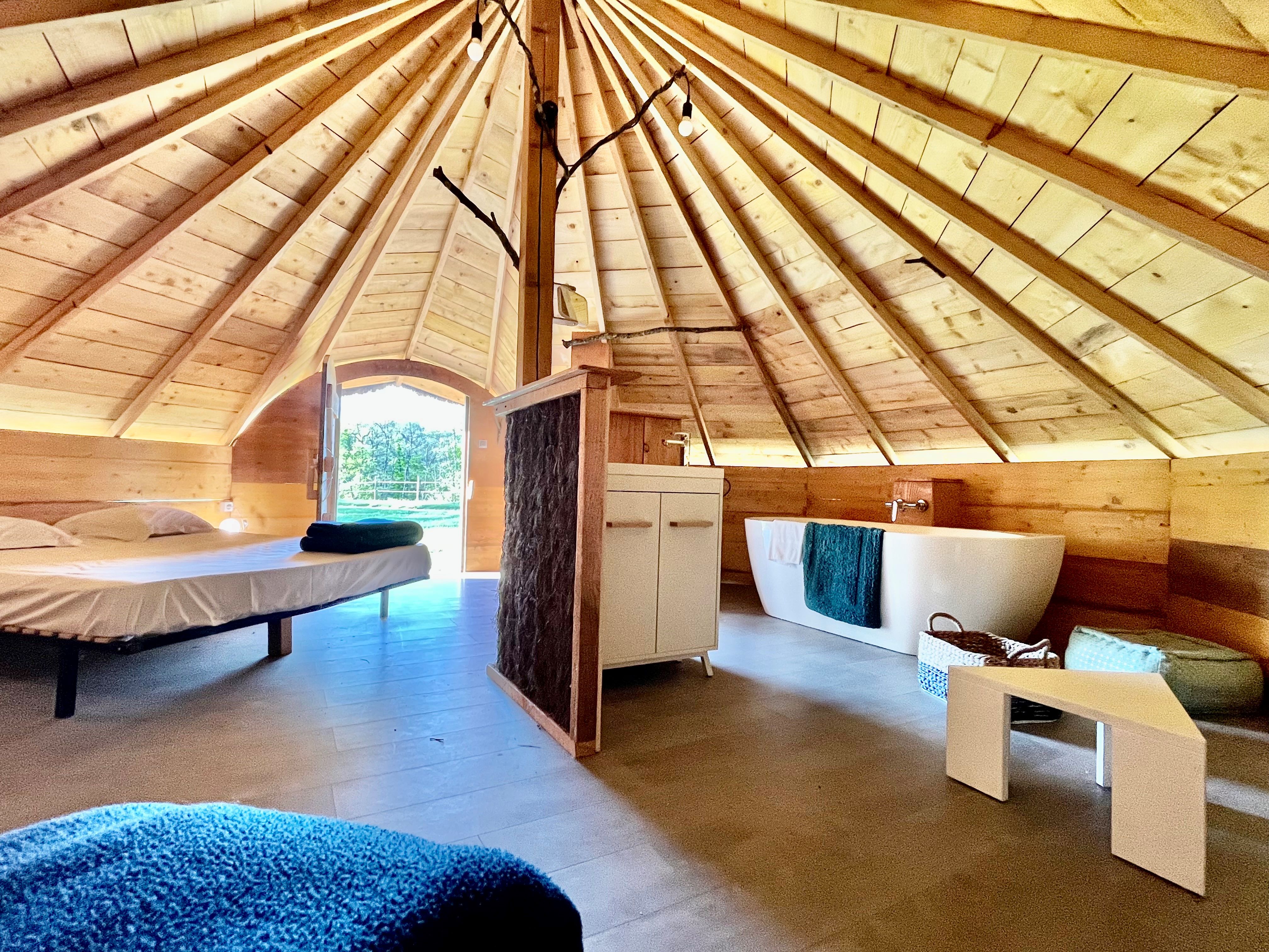 Hutte gîte — Séjour original avec spa à Gers