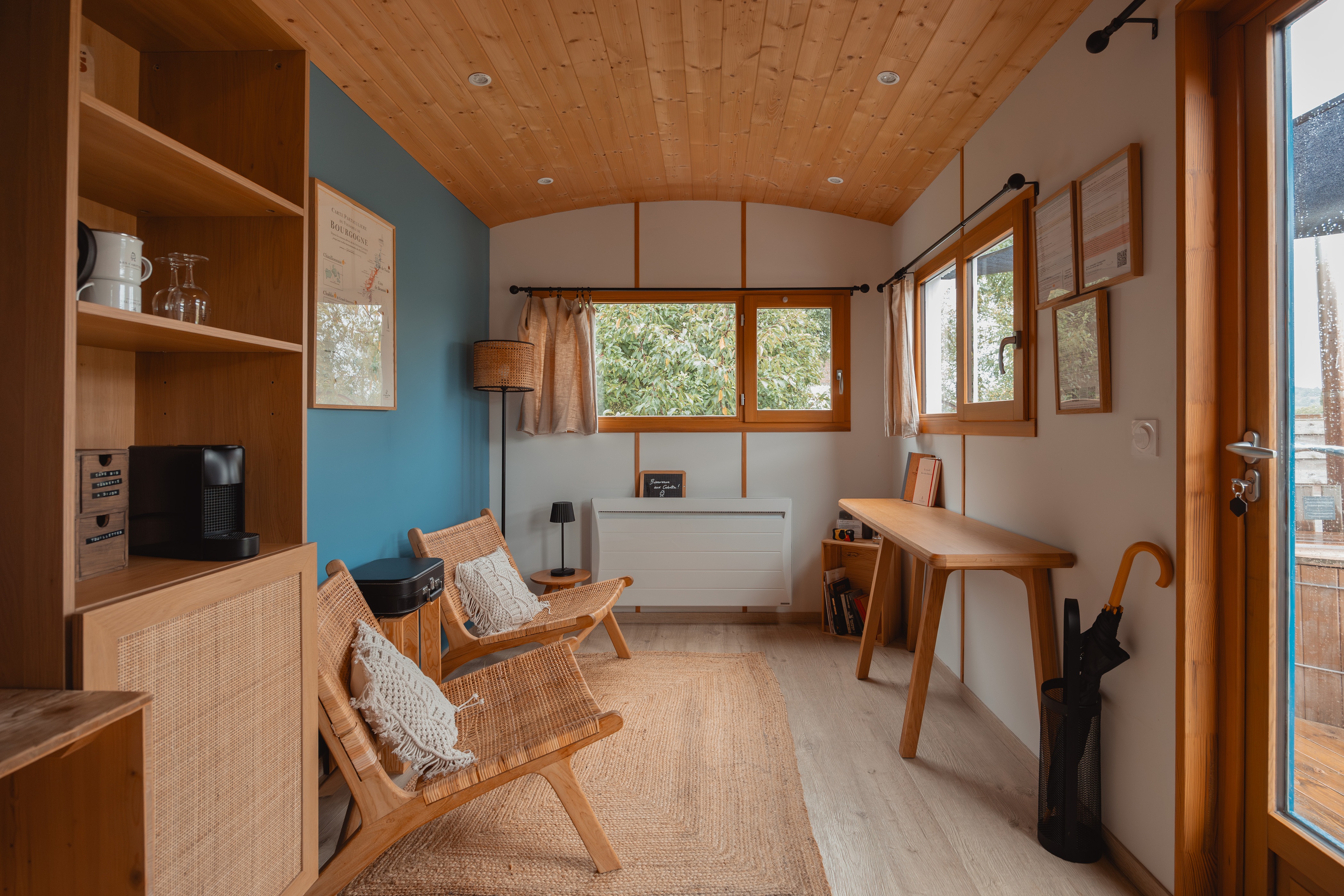 Cabotte Bleue & Spa — Tiny House avec toit ouvrant à Saône-et-Loire à Genouilly — salle de bain
