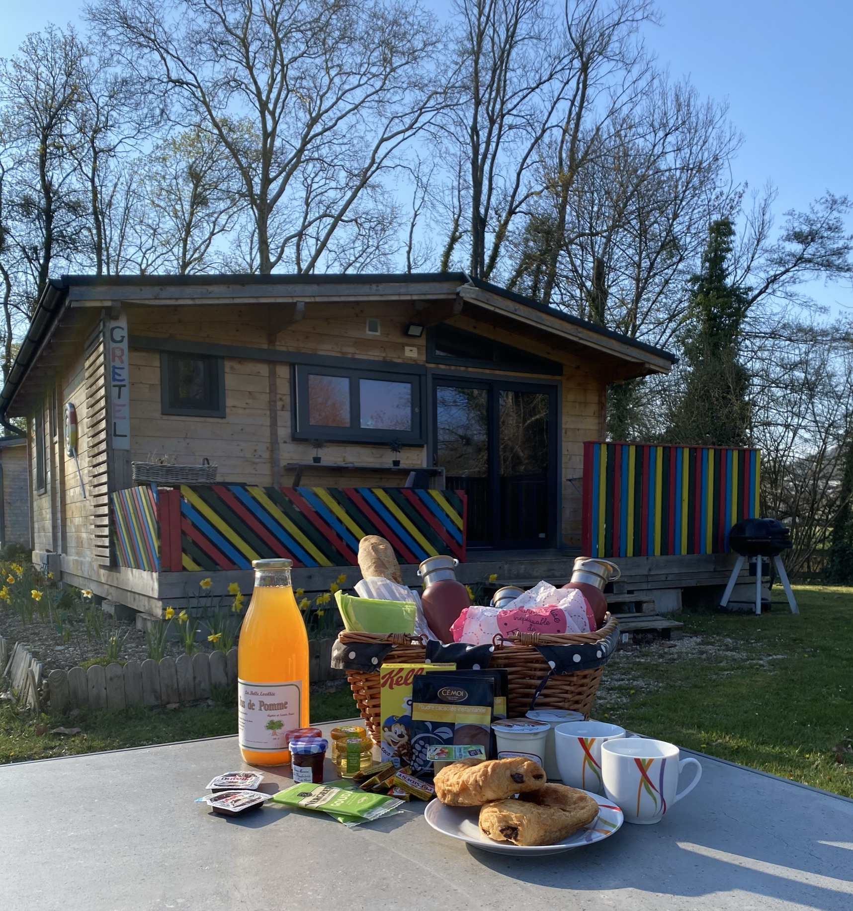 La Cabane familiale D’Hansel : un refuge enchanteur en Champagne-Ardenne à Bar Sur Aube — vue intérieure