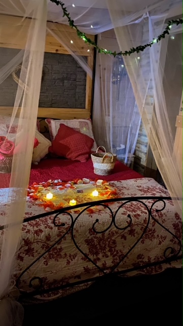Évasion sensorielle dans une suite avec spa en Provence à Barjols — chambre