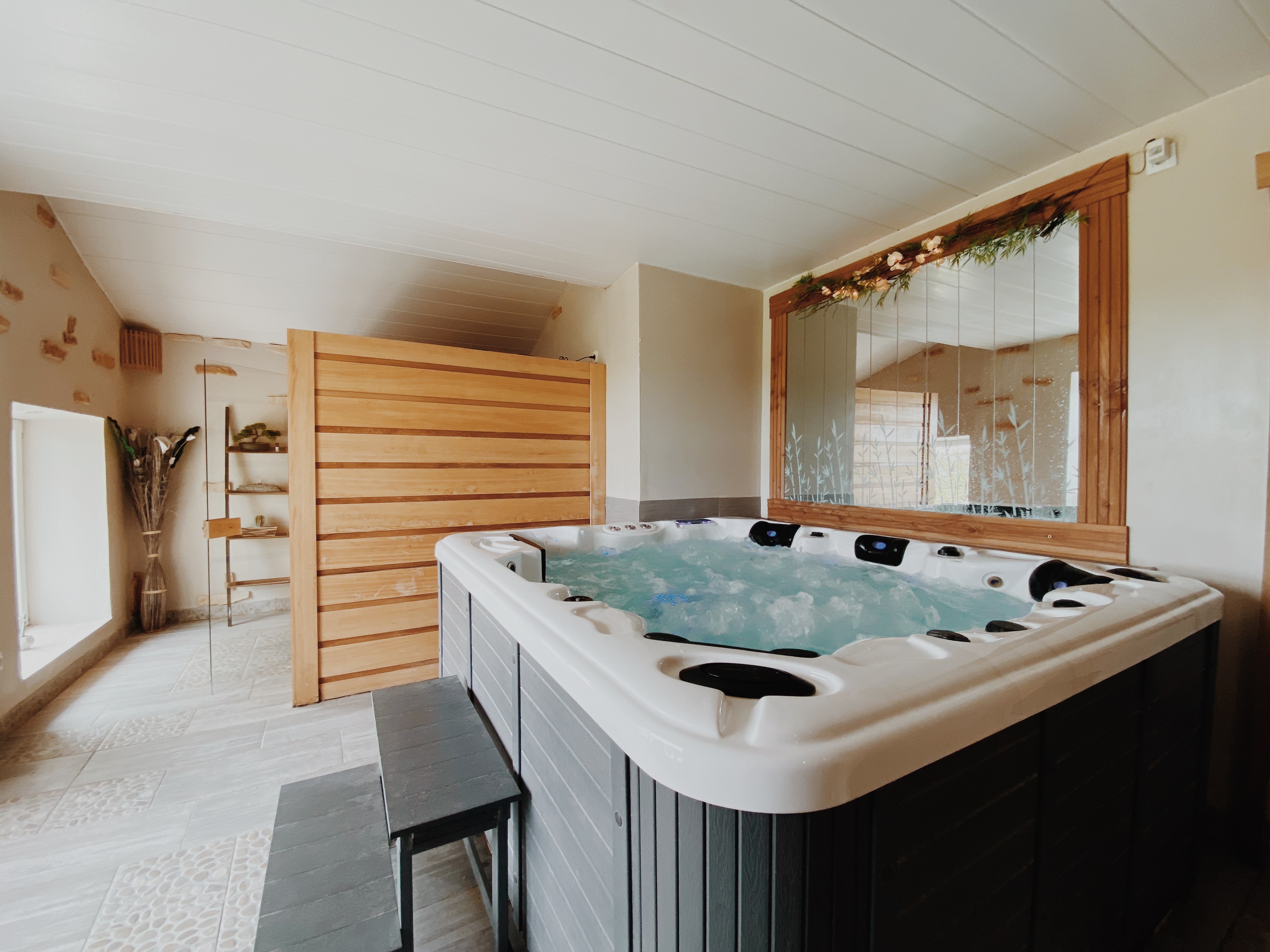 Domaine de Saint Florent & Spa — Maison insolite avec jacuzzi à Deux-Sèvres