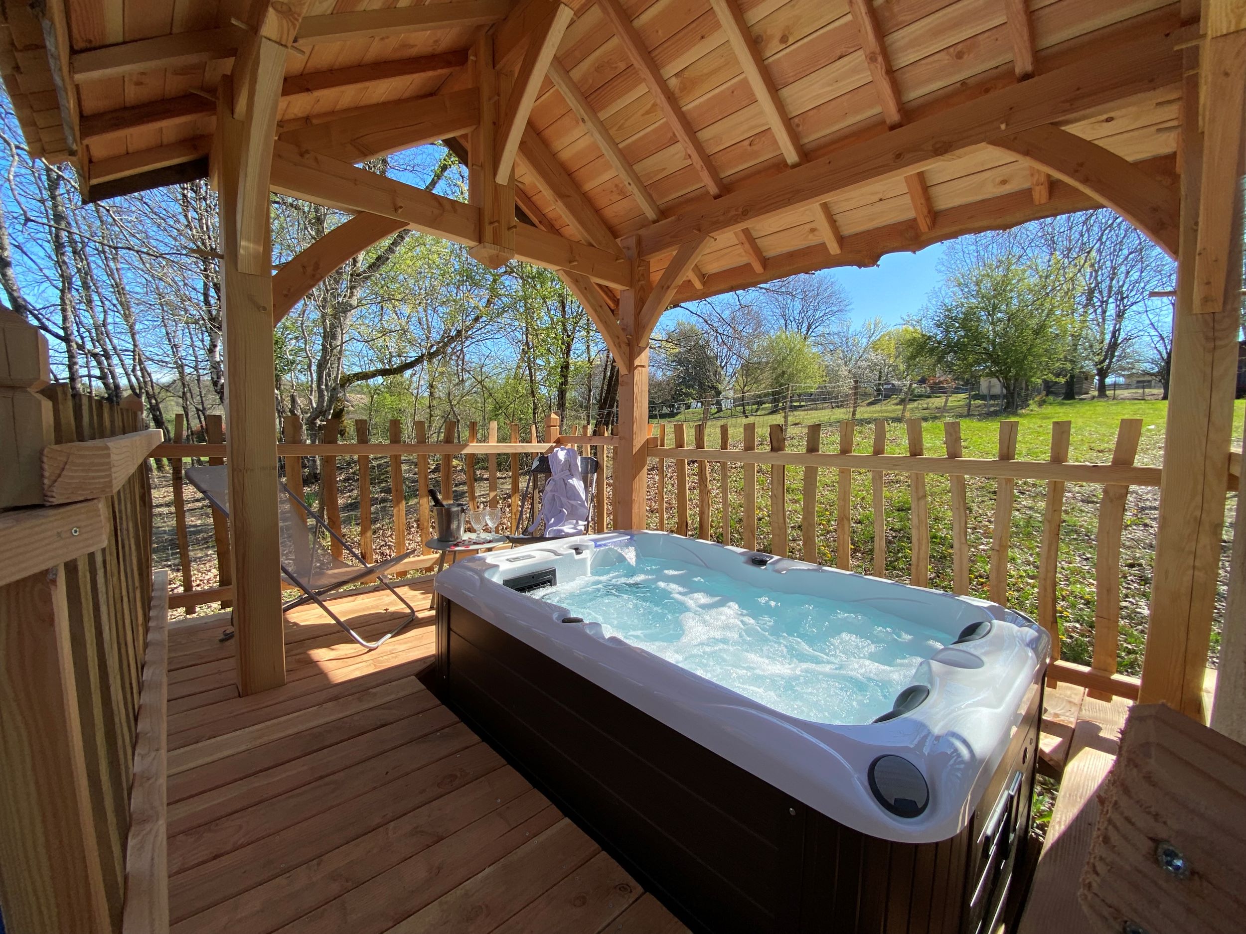 Roulotte Spa de Charme : une évasion sensorielle en Aquitaine à Monsac — espace de vie