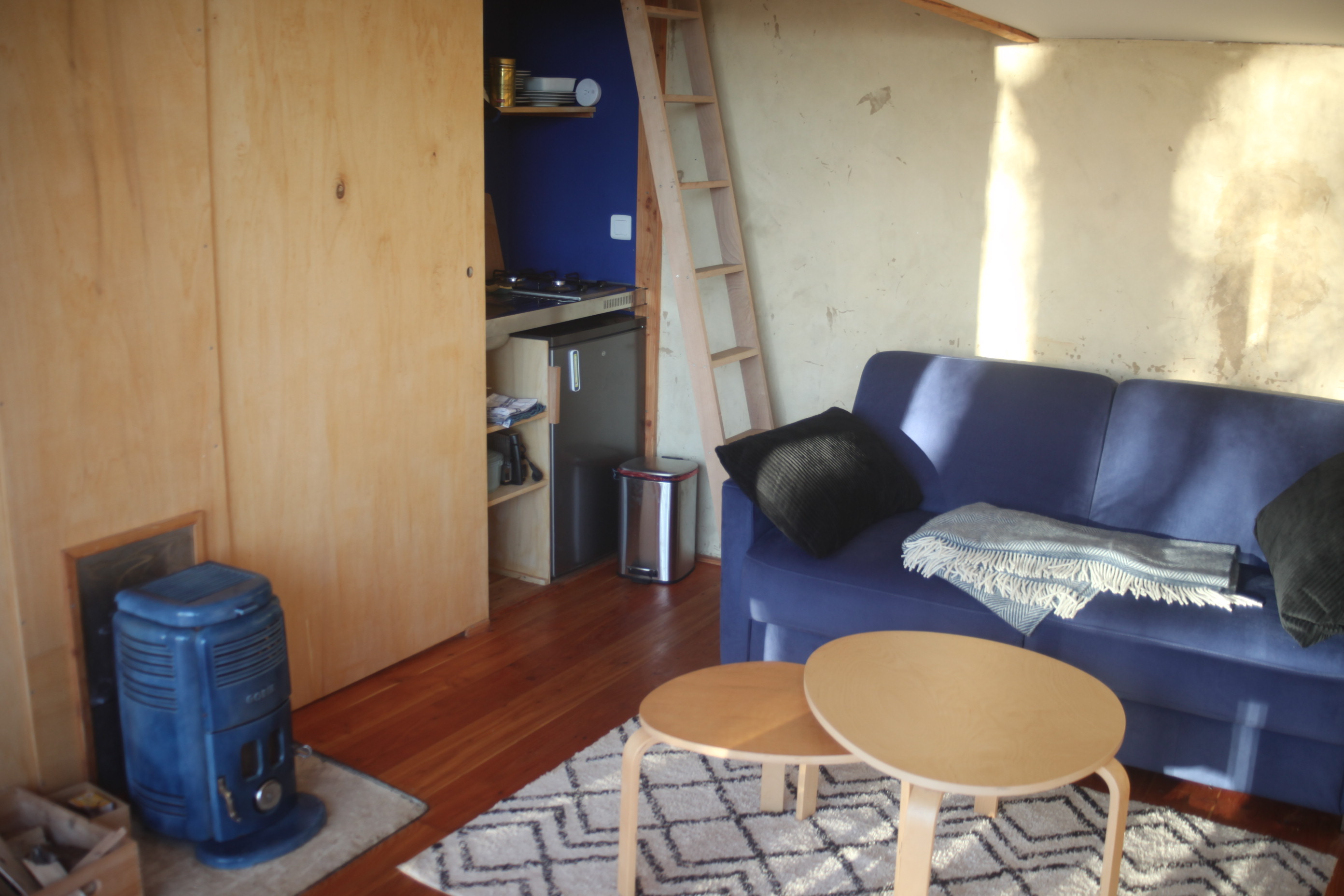 La cabane bleue — Cabane végétalisée avec spa à Haute-Vienne à Saint-Léger-la-Montagne — espace de vie