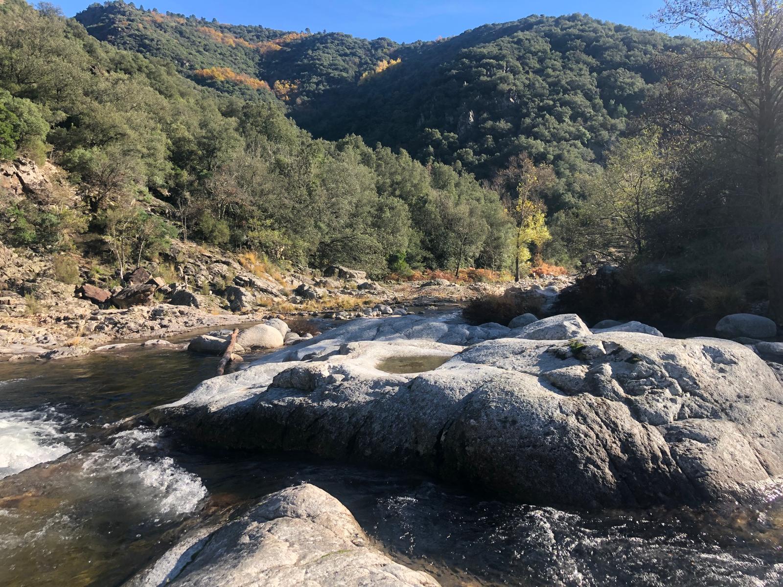 Ardeche river glamping — Tipi avec spa à 7m de la rivière en Ardèche à Le Teil — salle de bain