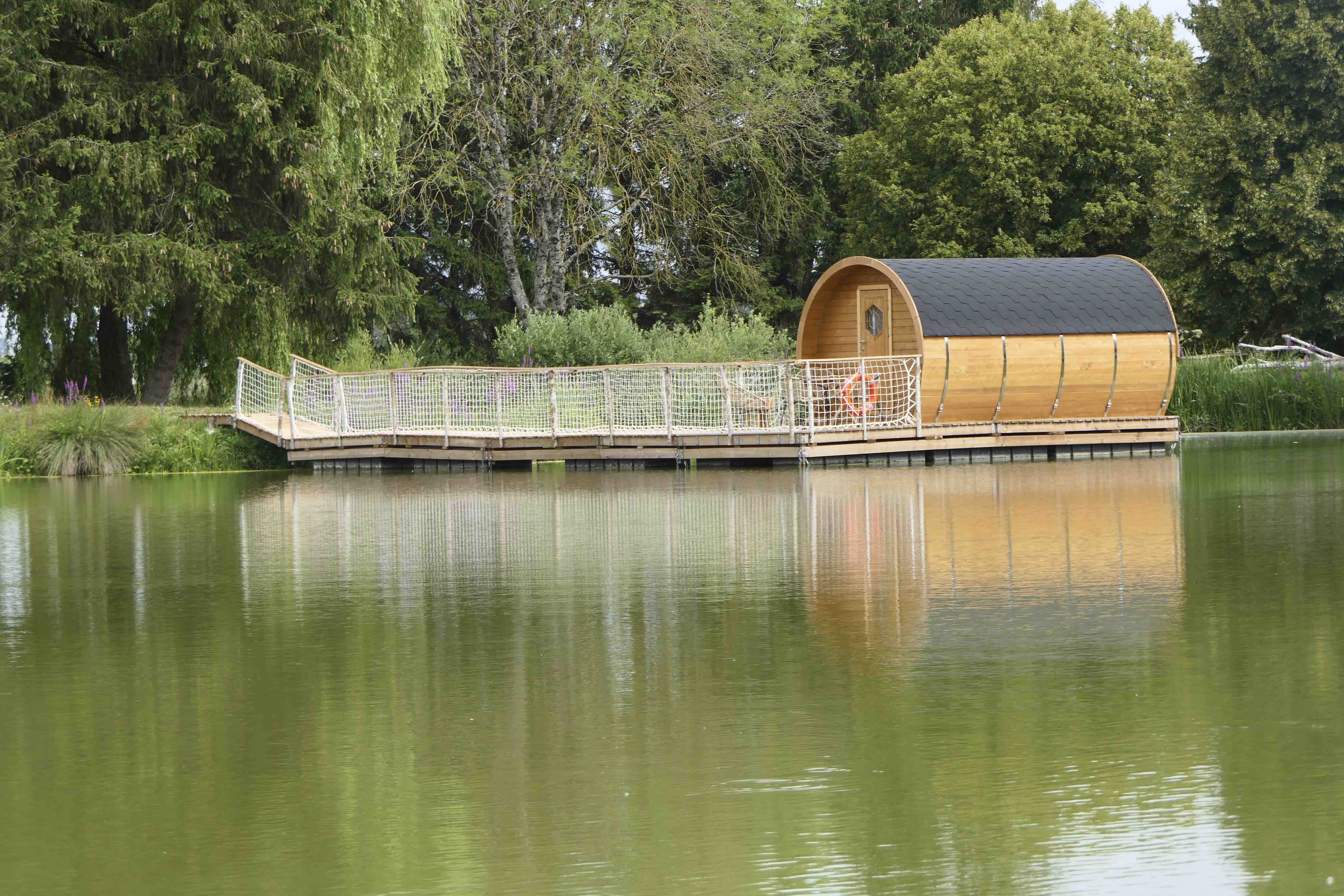 Cabane Le Forestier : une expérience flottante en Lorraine à Givrauval — cuisine