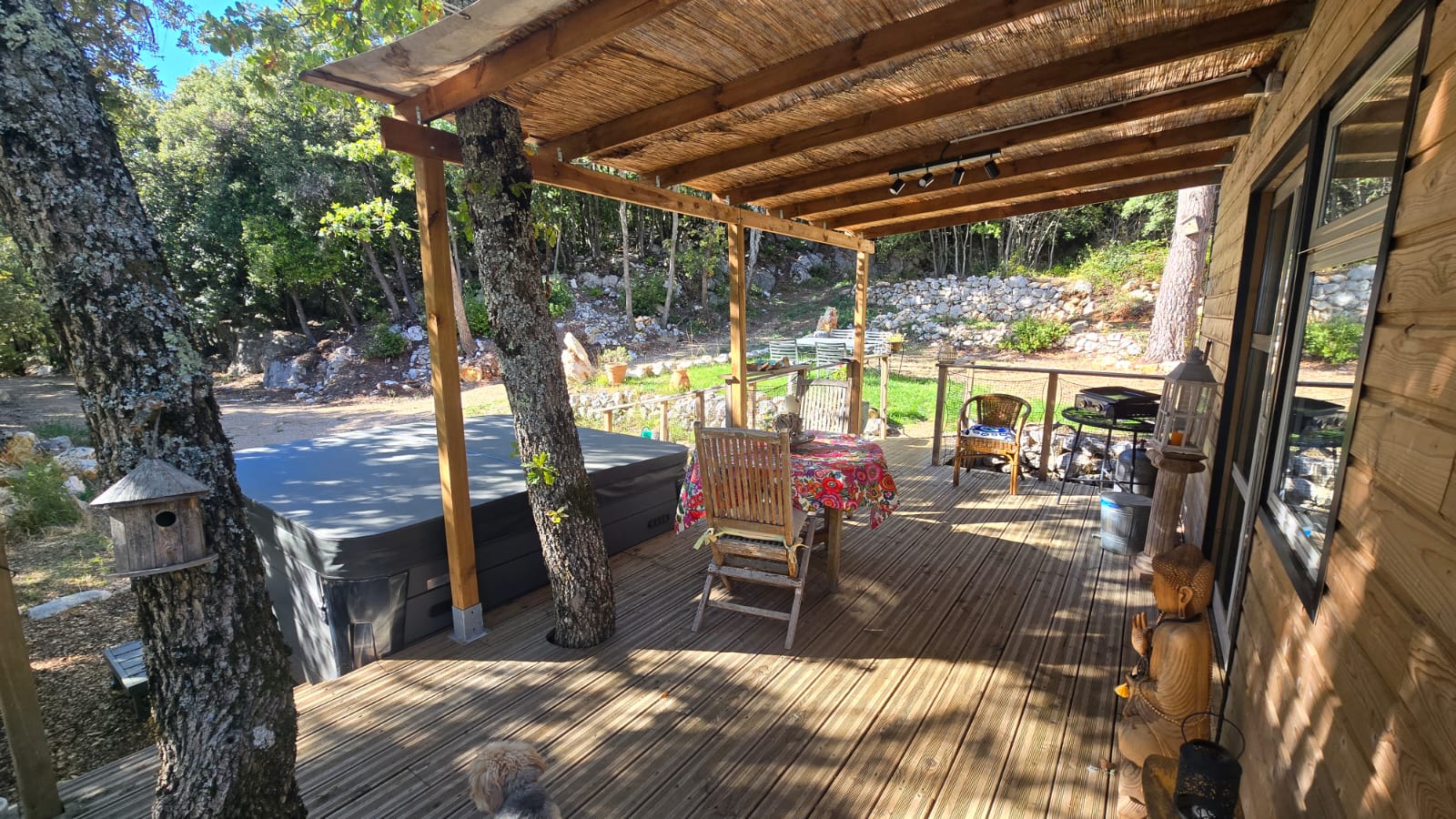 Le Refuge des Etoiles & Spa privatif — Cabane avec spa à Mons (Var) à Mons — détail architectural
