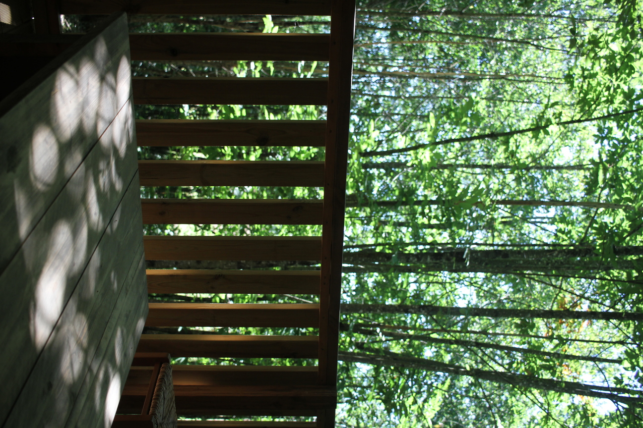 Tente Lodge Forestière — Séjour glamping à 8m en Dordogne à Alles-sur-Dordogne — détail architectural