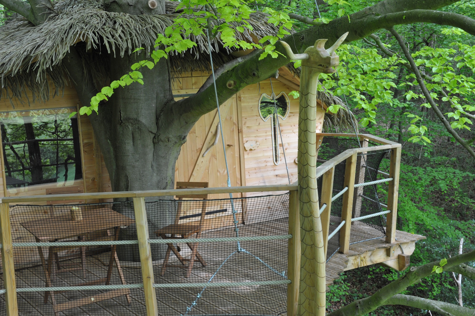 Drakkar : une cabane dans les arbres pour une escapade en Haute-Normandie à St Germain Des Essourts — espace de vie