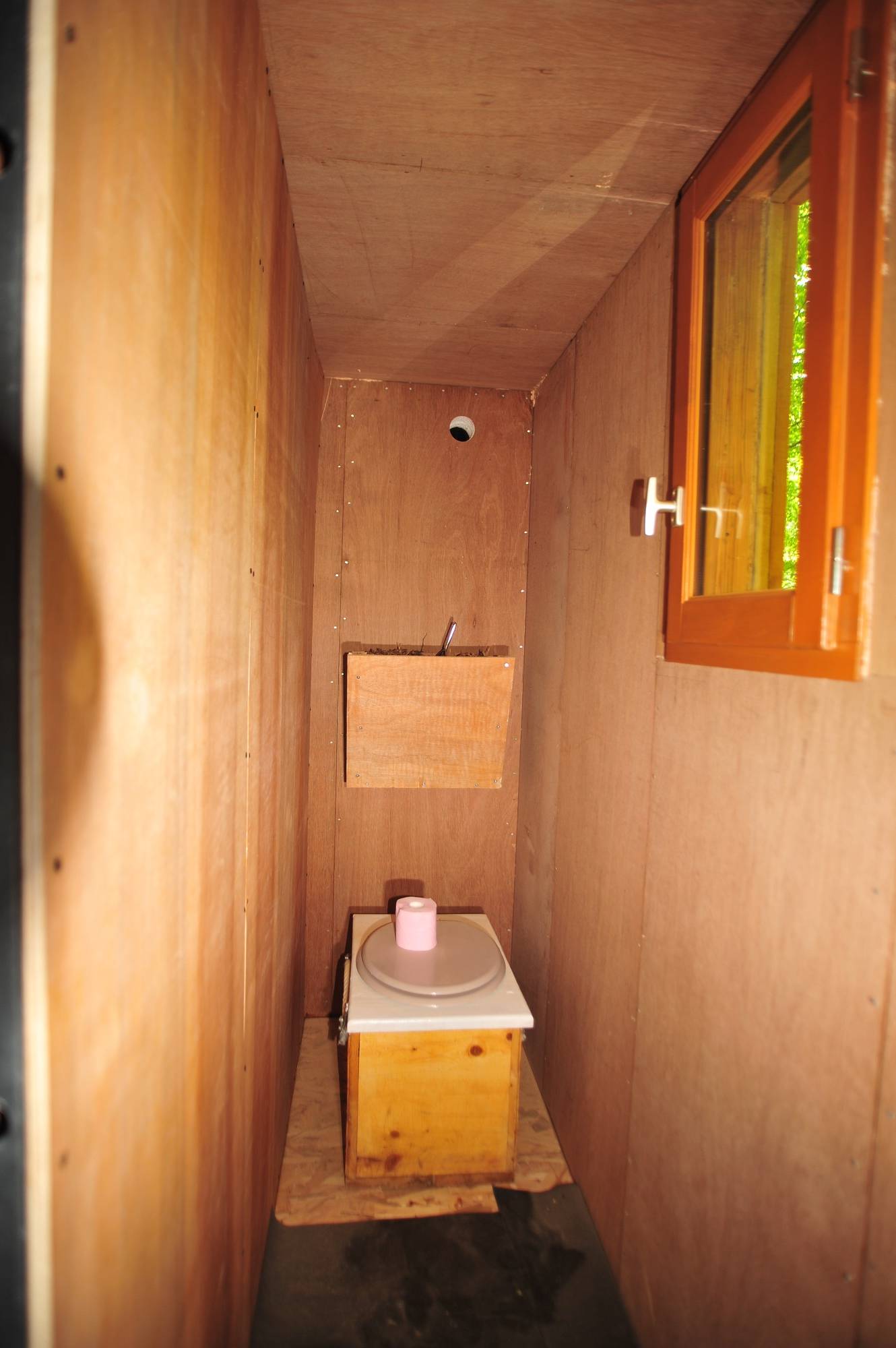 La Cabane du Héron : une expérience immersive dans les arbres à Mont Sous Vaudrey — détail architectural