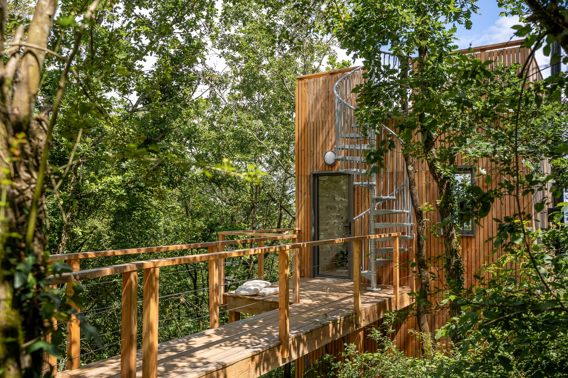 La Palombière 2 : une cabane sur pilotis avec spa en Aquitaine à Laparade — détail architectural