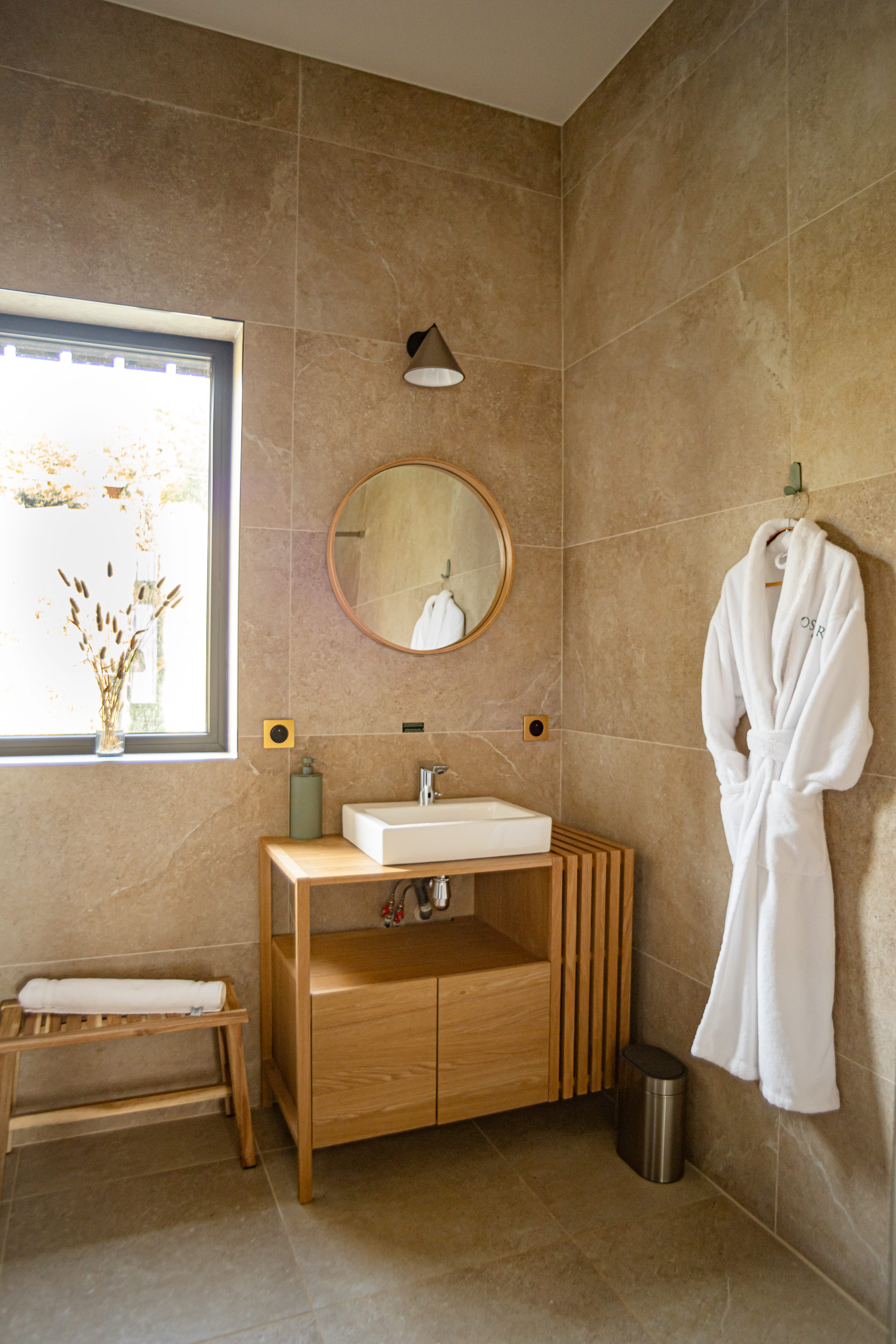 Freya — Ecolodge intimiste avec bain nordique à 1h30 de Paris à Troyes — détail architectural