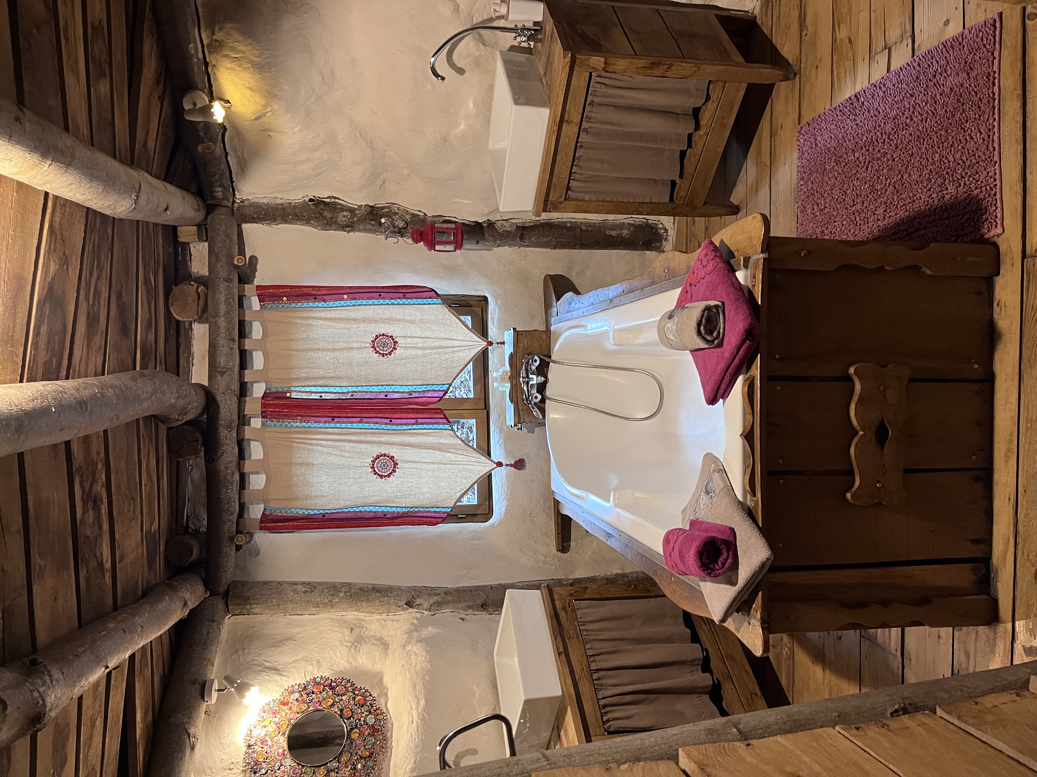 Cachette des fées & Spa : une maison troglodyte en Picardie à Fere En Tardenois — chambre