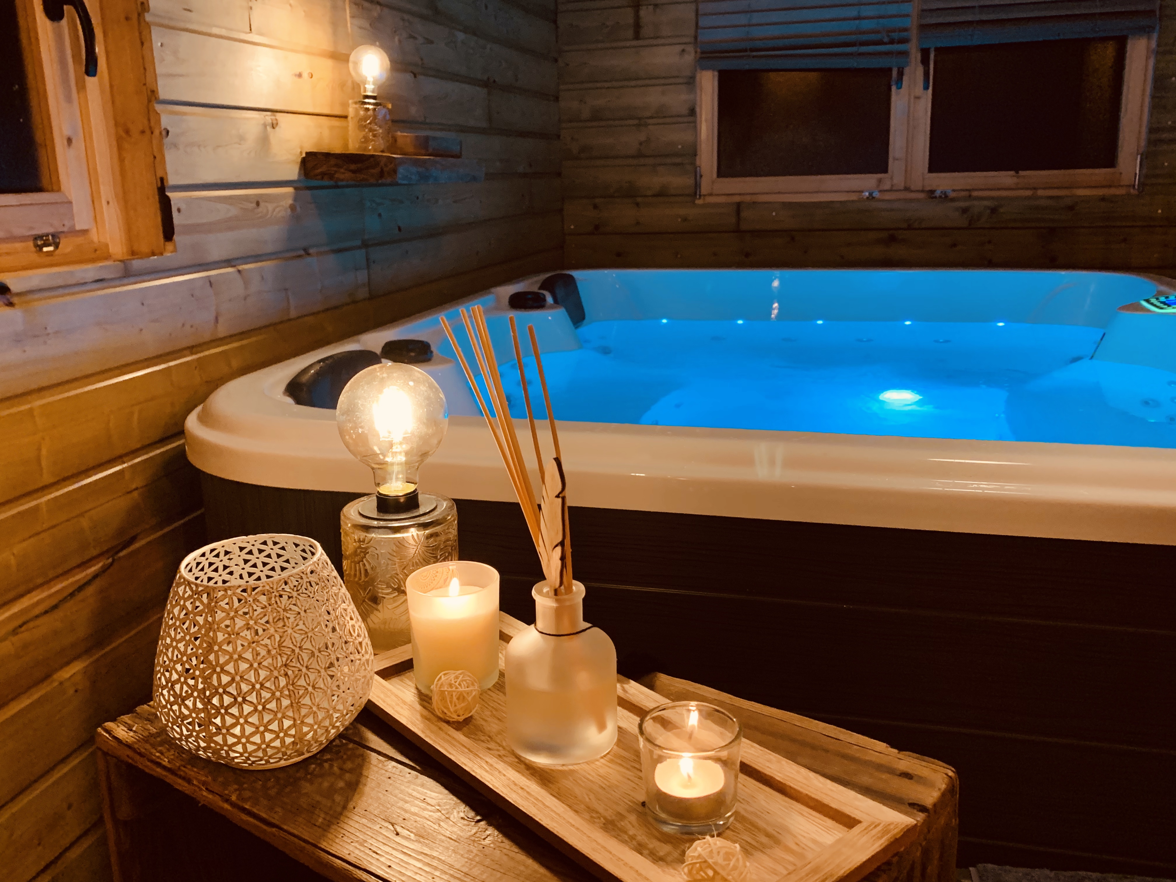 Chalet Charme et Spa — Séjour romantique en Eure à Jouy-sur-Eure — vue intérieure