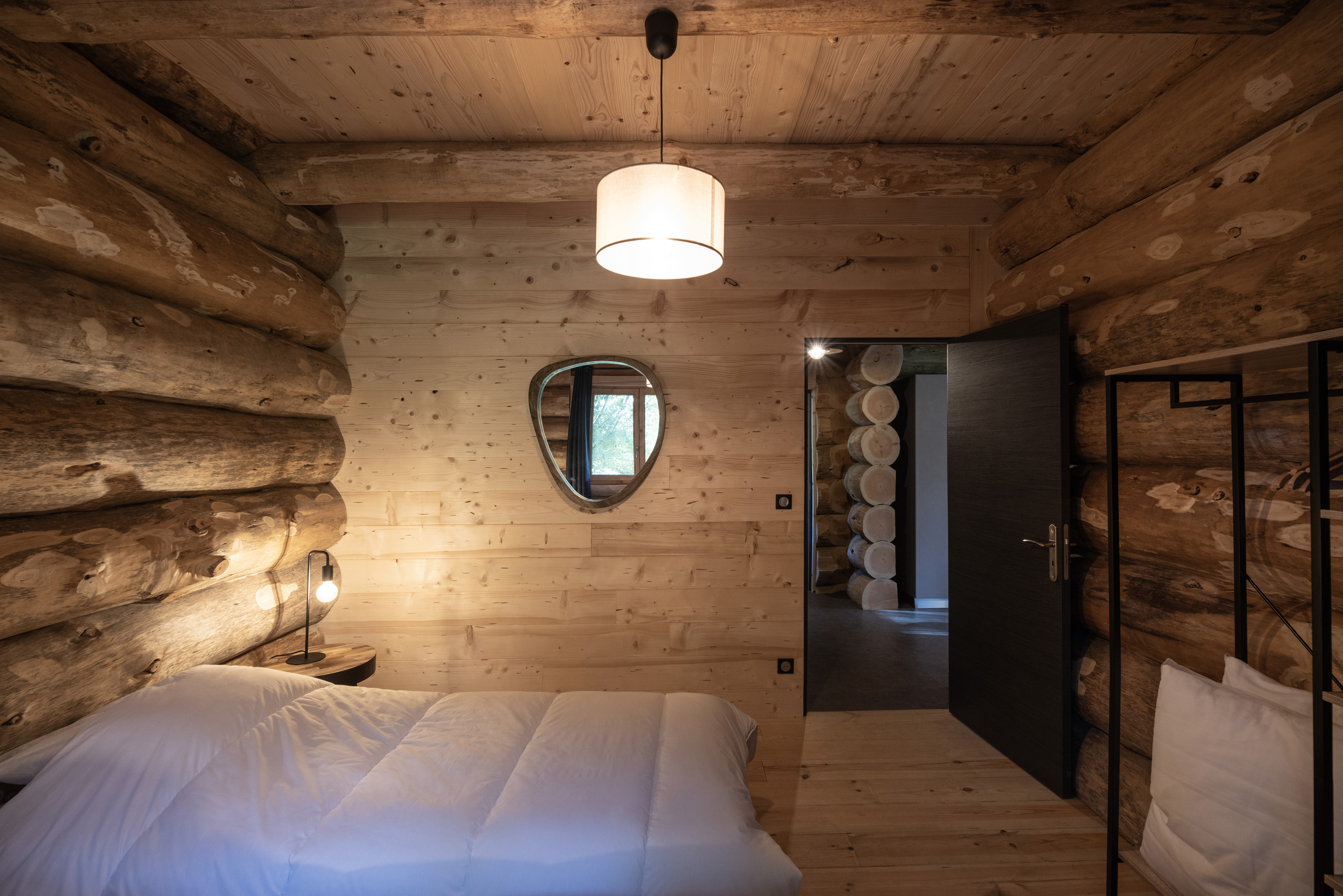 Gîte Le Vaugelade : un chalet romantique au cœur du Limousin à Faux-La-Montagne — vue depuis la terrasse