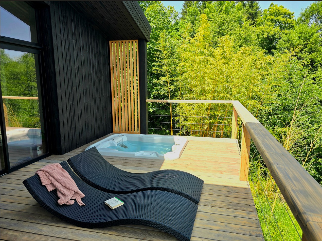 Cabane Petite Ourse & Spa : une évasion en hauteur à Cunlhat — espace de vie