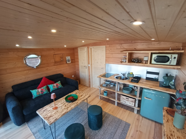 La Toue Belle de Maine — Péniche avec spa à Angers à Angers — espace de vie