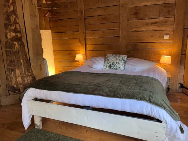Évasion romantique dans une cabane avec spa en Picardie à Fere En Tardenois — cuisine